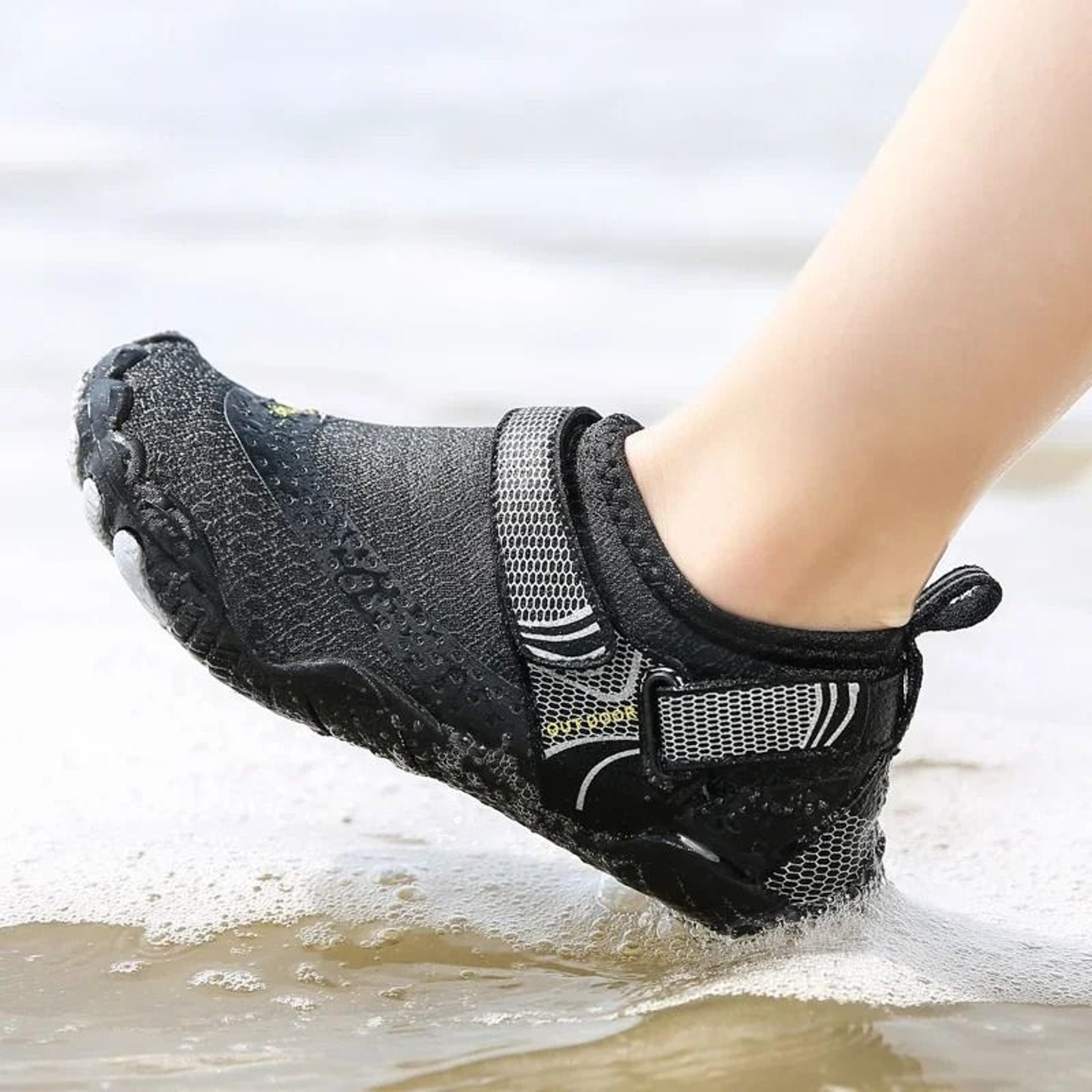 Kids Barefoot Aqua Socks Lightweight Water Shoes For Beach And River Play 0