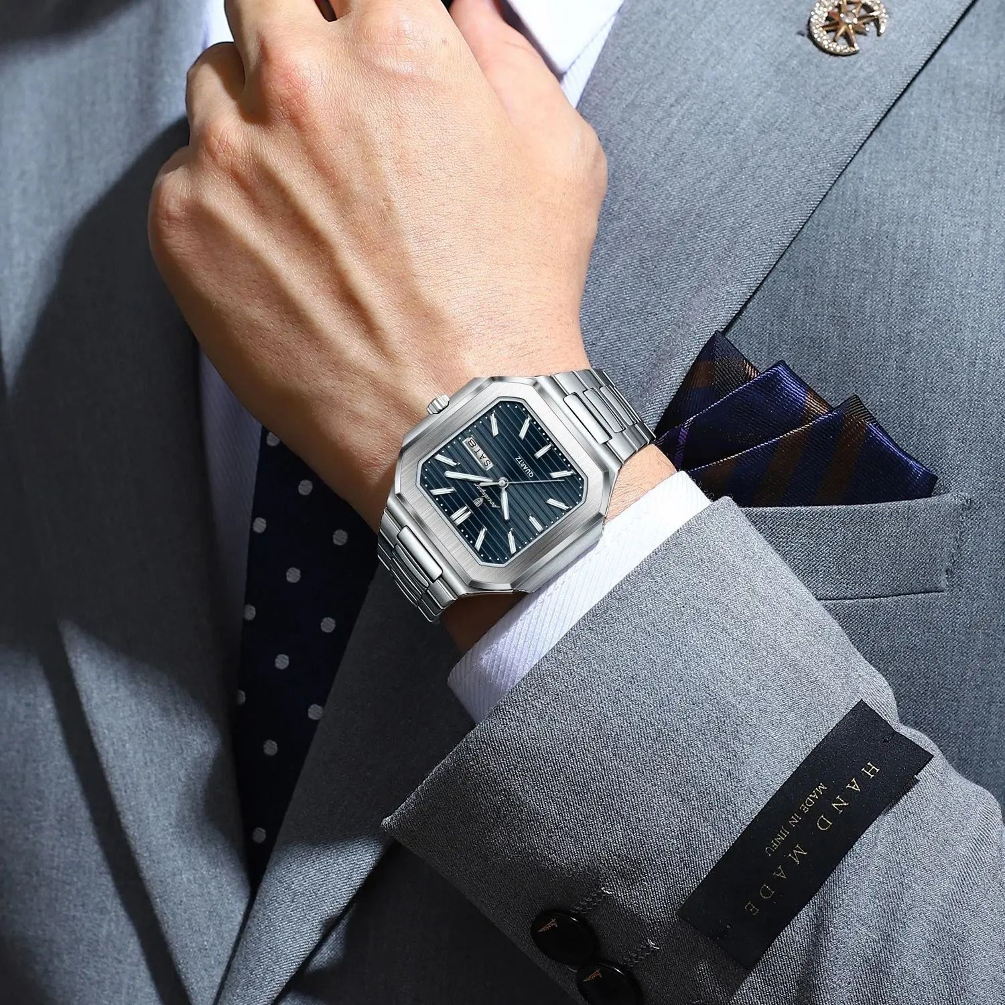 Square Quartz Mens Watch With Luminous Display And Date Week Function 3