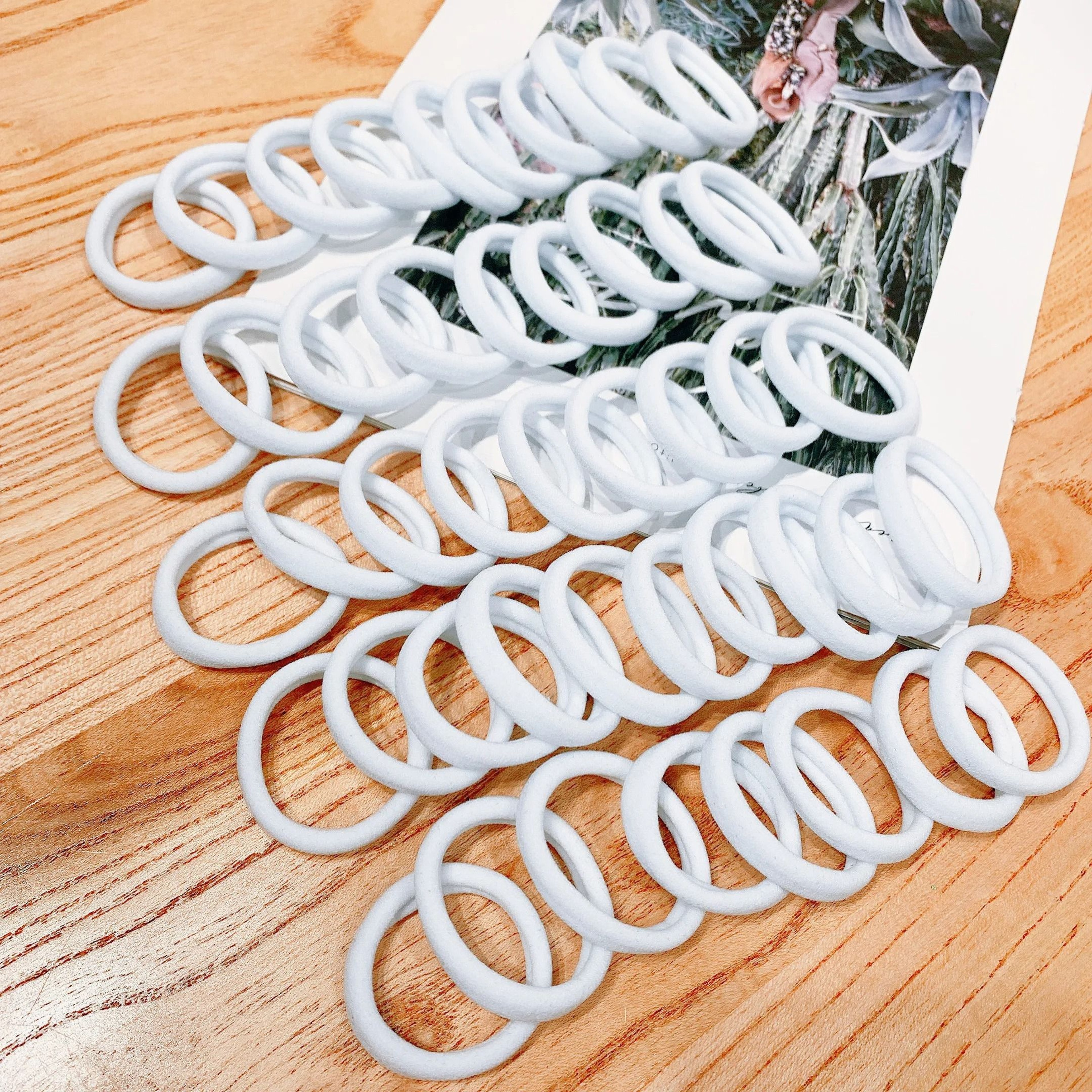 High Elastic Black And White Hair Bands Set For Everyday Styling 3