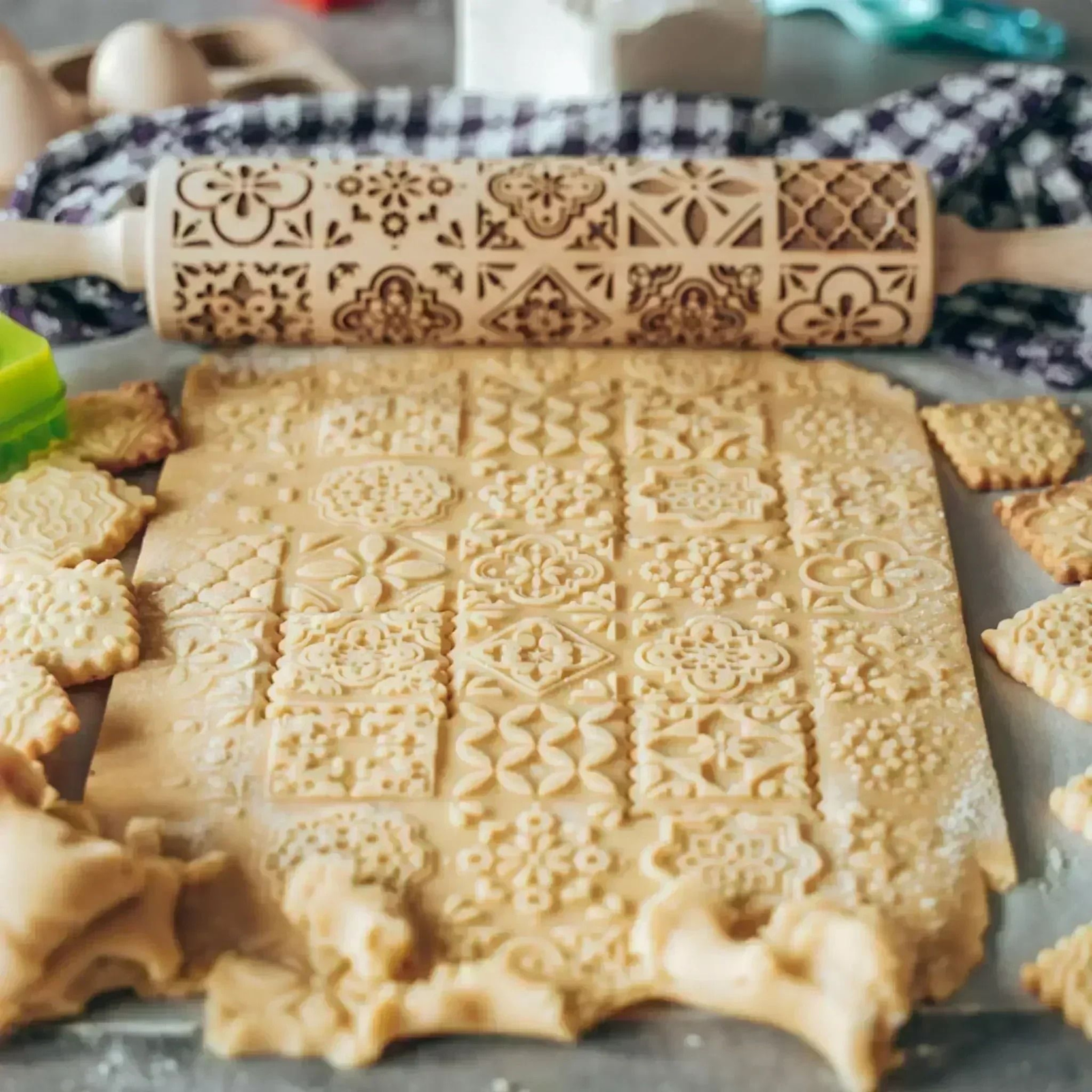 Wooden Embossing Rolling Pin For Baking Cookies And Cakes 2