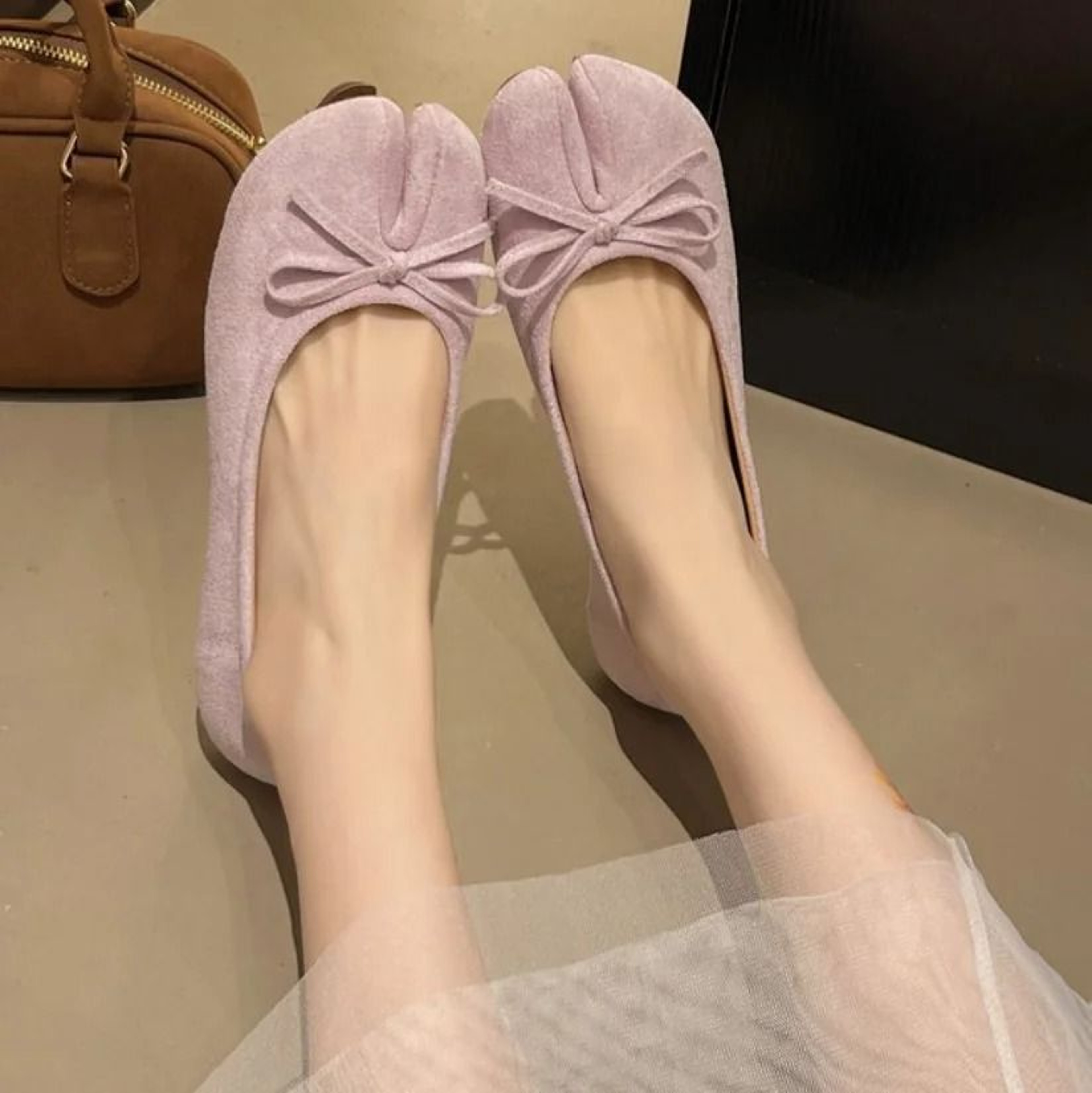Womens Japanese Style Tabi Leather Flats With Split Toe Design 13
