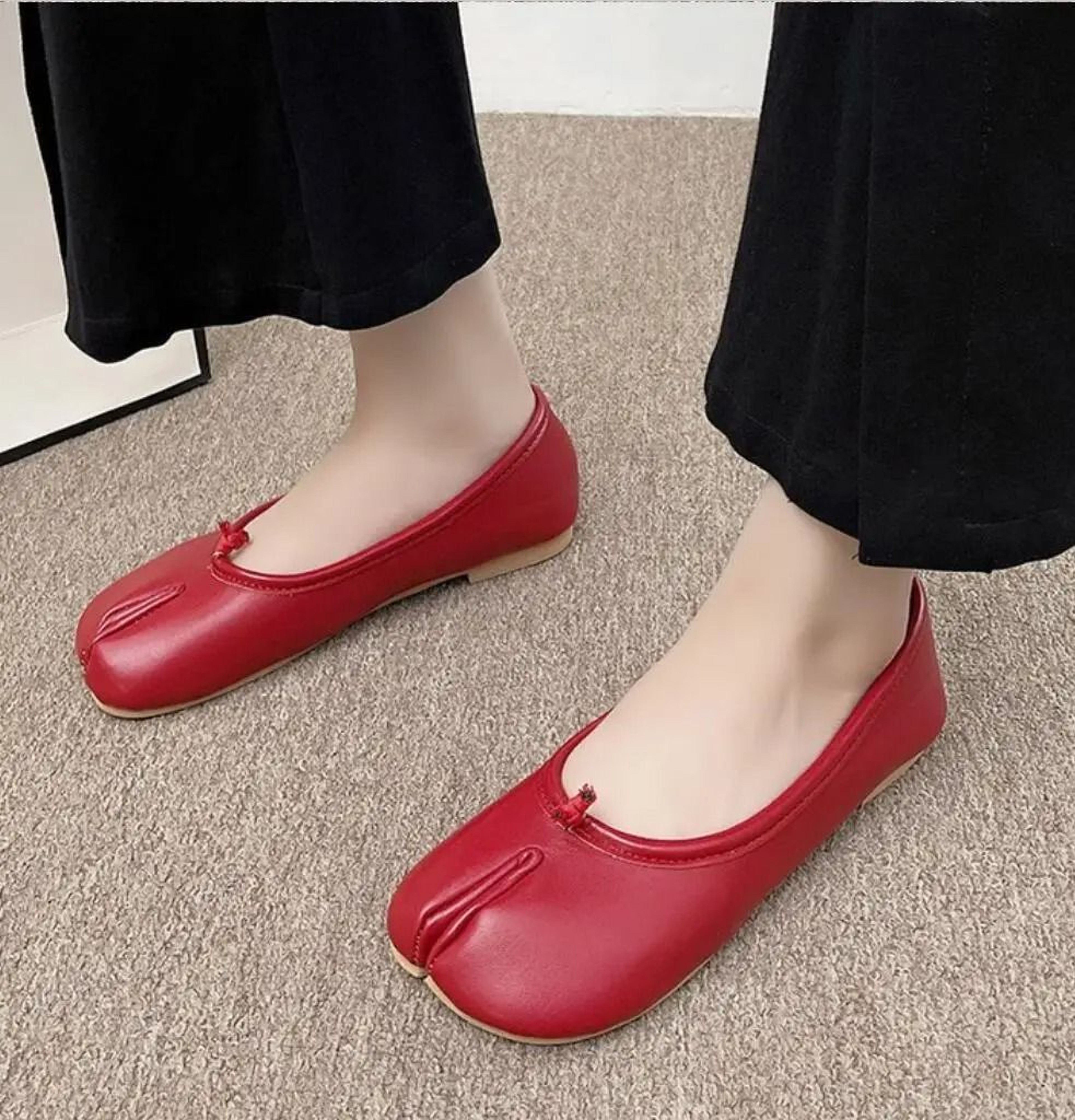 Womens Japanese Style Tabi Leather Flats With Split Toe Design 15