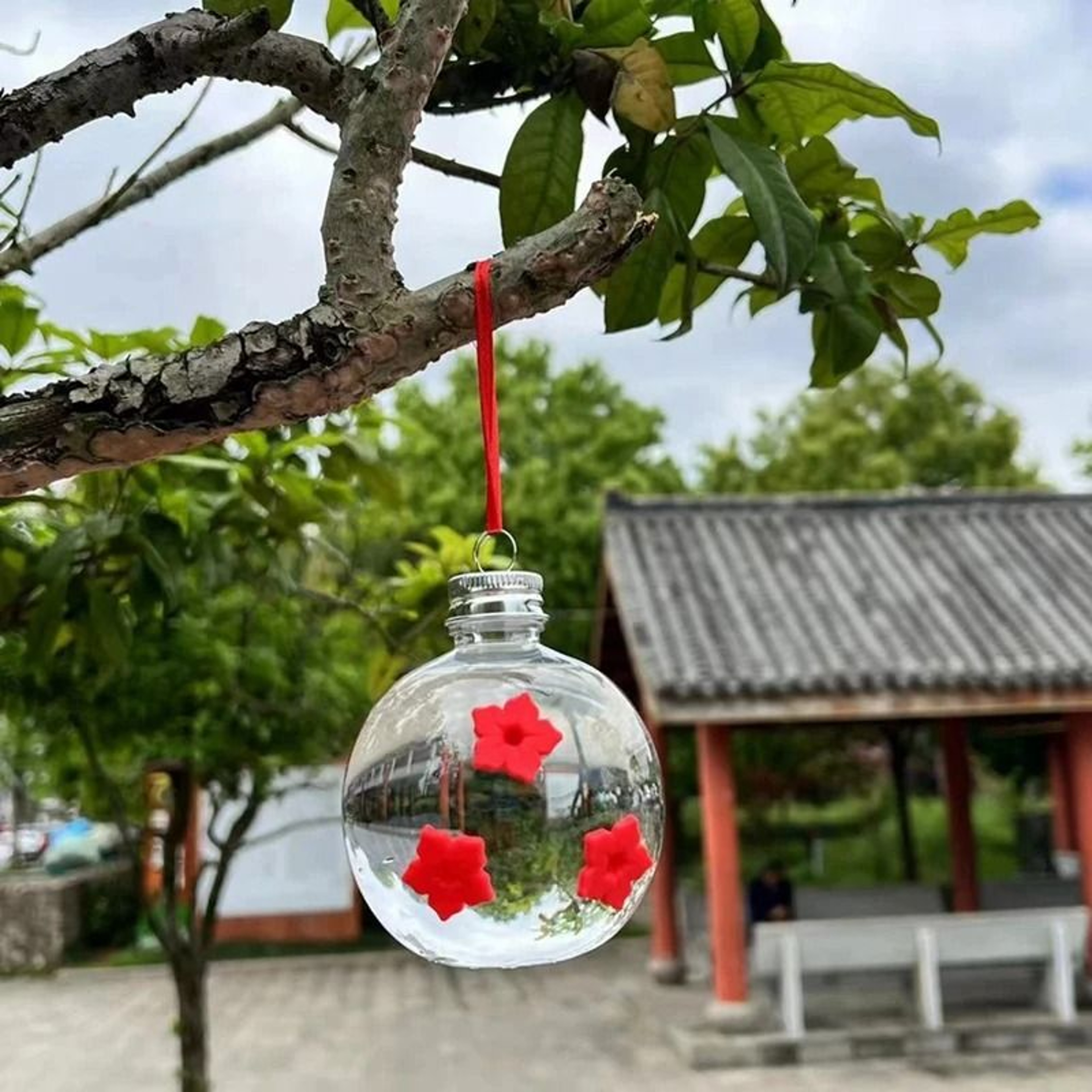 Leak Proof Hummingbird Feeder For Outdoor Gardens 2