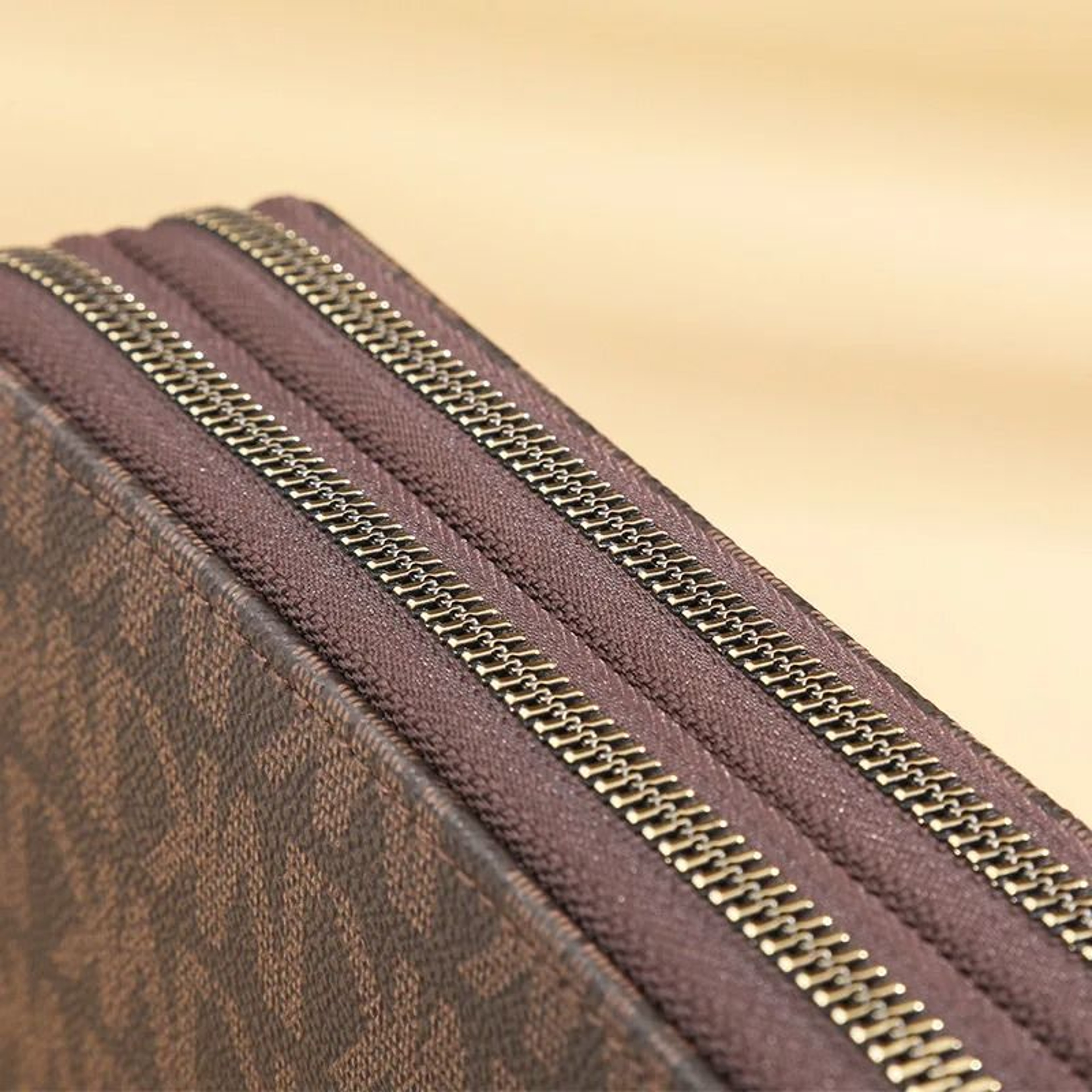 Womens Long Double Zipper Wallet With Phone Card And Wristlet Design 4