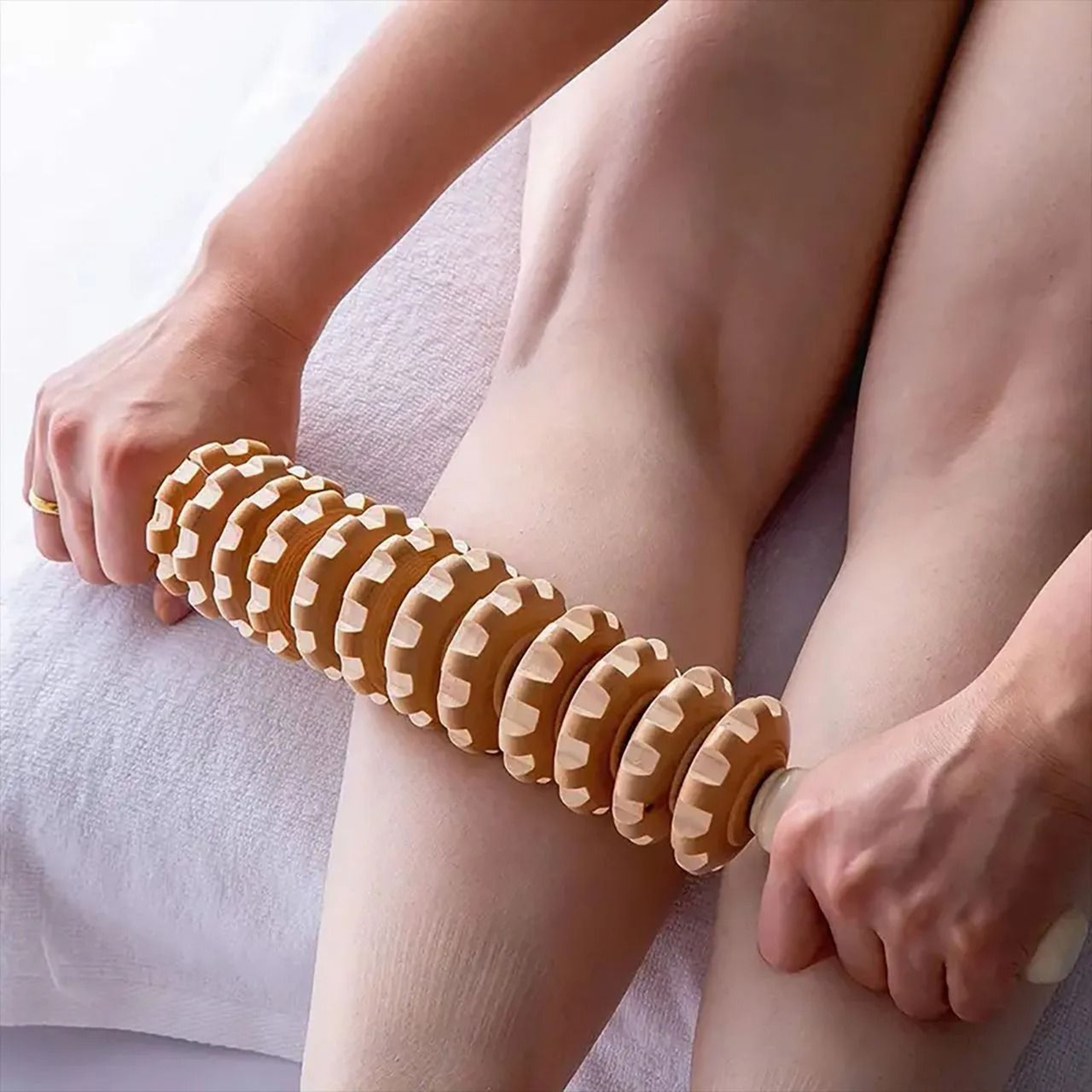 Wood Grooved Body Fascia Massager With AntiSlip Handle For Arms Legs Thighs And Buttocks 2