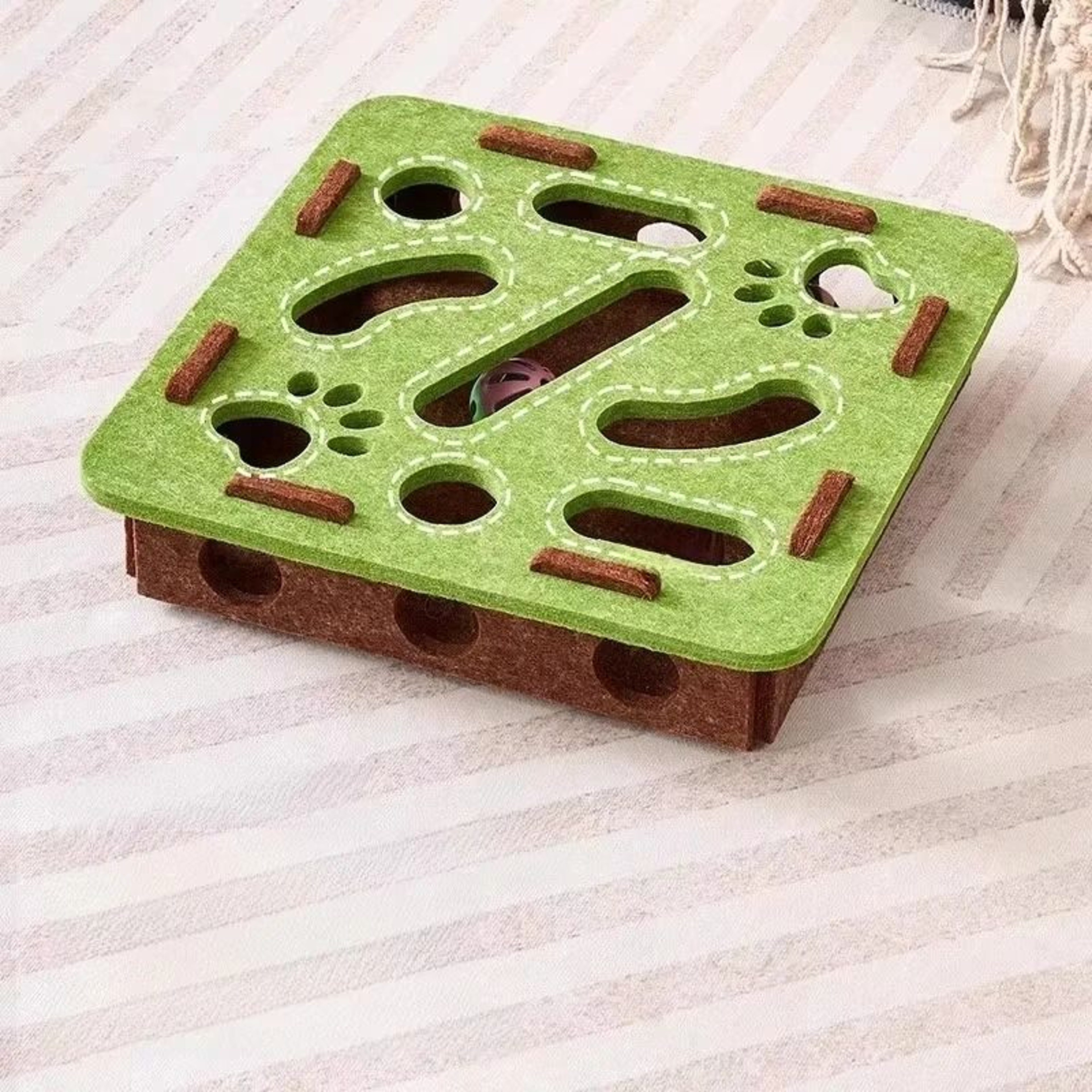 Felt Puzzle Box Cat Toy With Rolling Ball 4