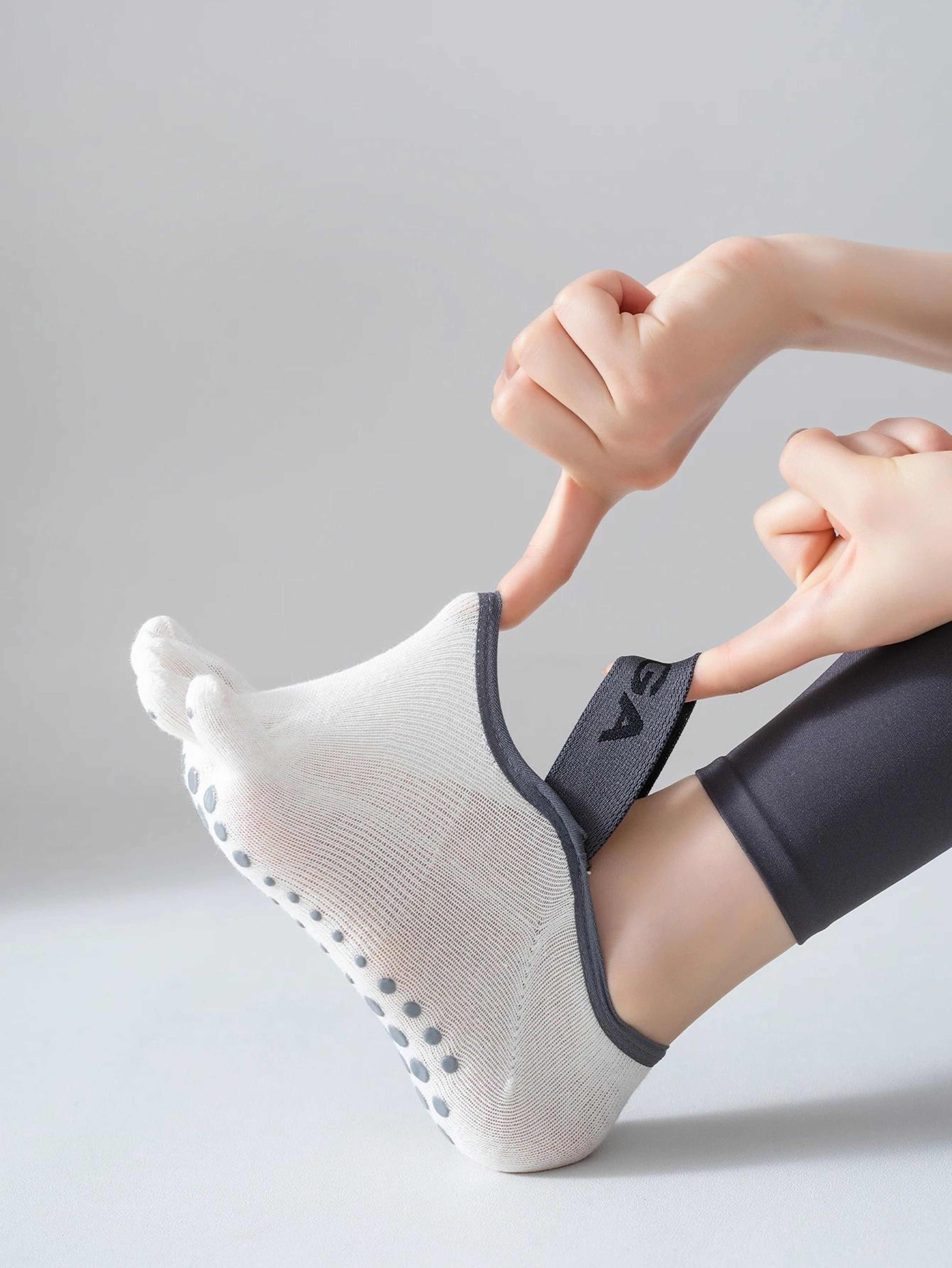 Women Five Finger Non Slip Yoga Pilates Socks 3
