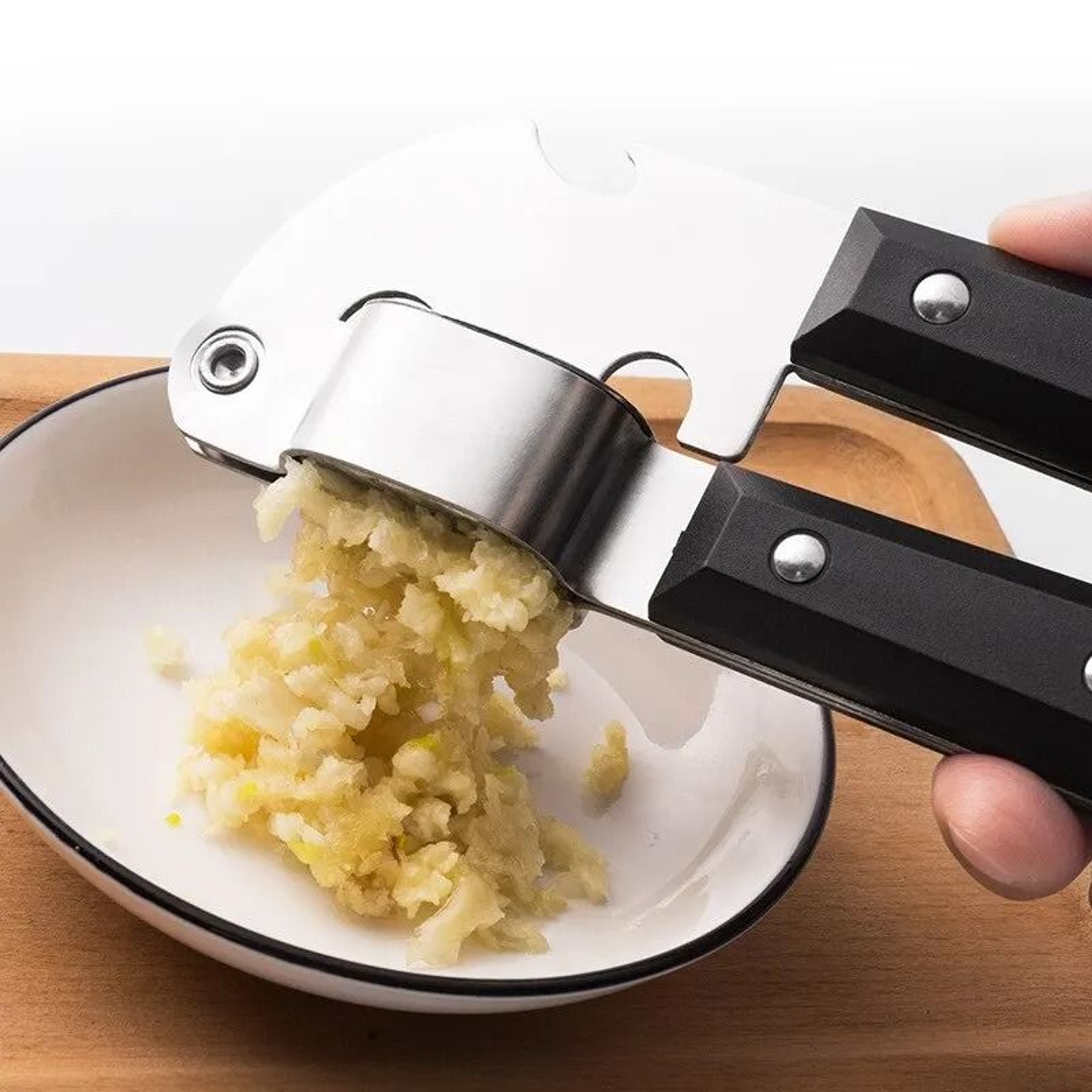 Stainless Steel Garlic Press For Effortless Garlic Prep 4