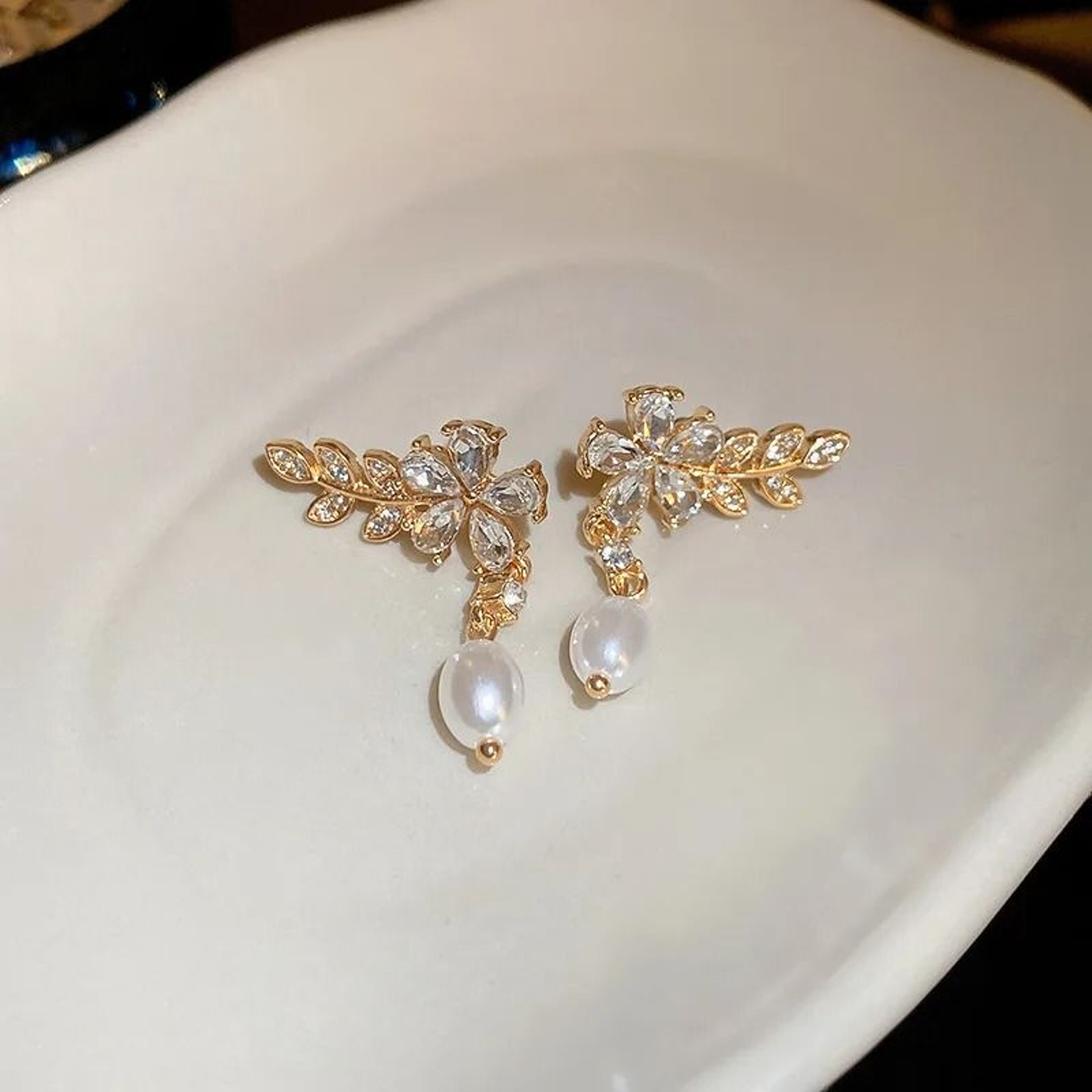 Light Luxury Flower Leaf Zircon And Pearl Stud Earrings 7