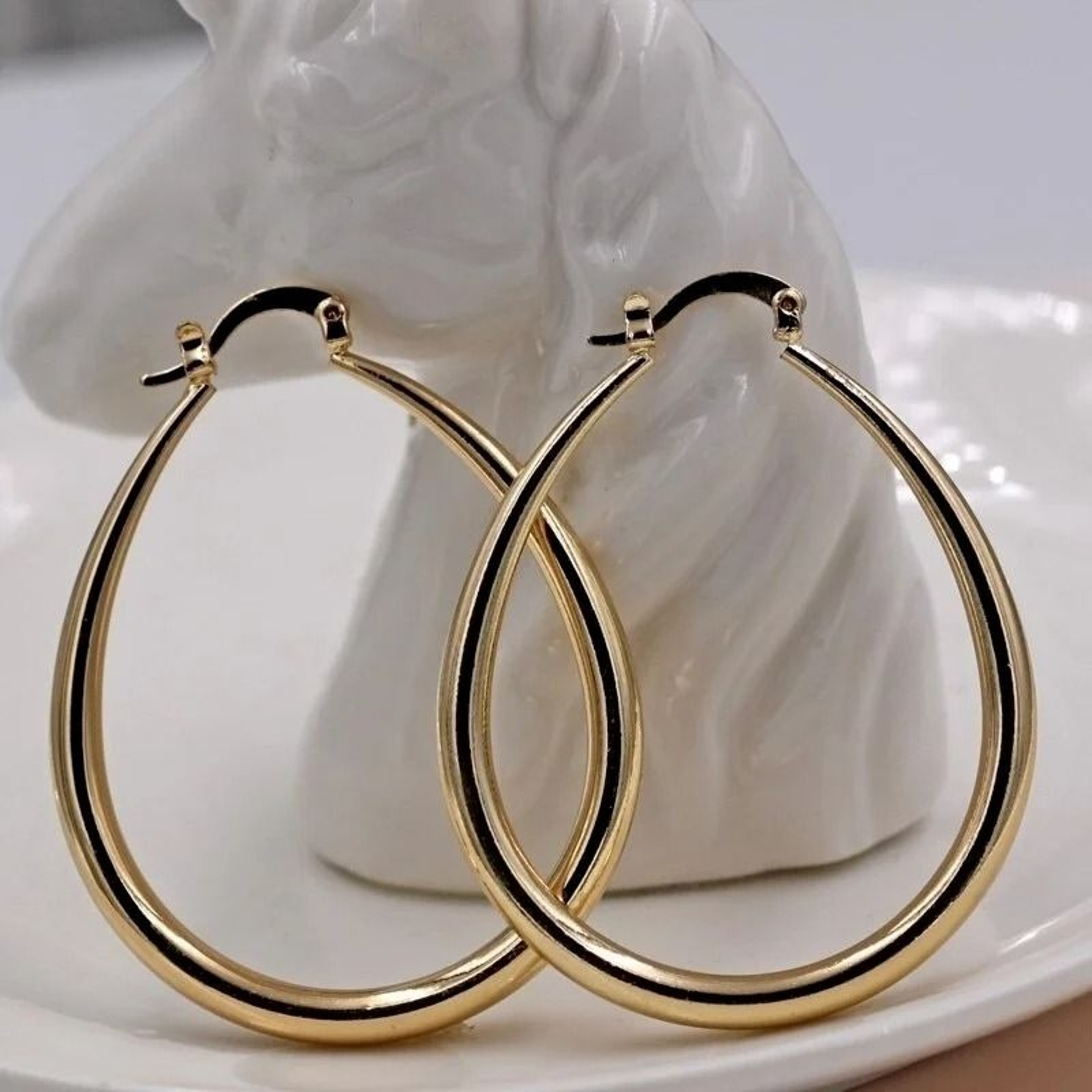 Elegant Gold Shine Hoop Earrings 3