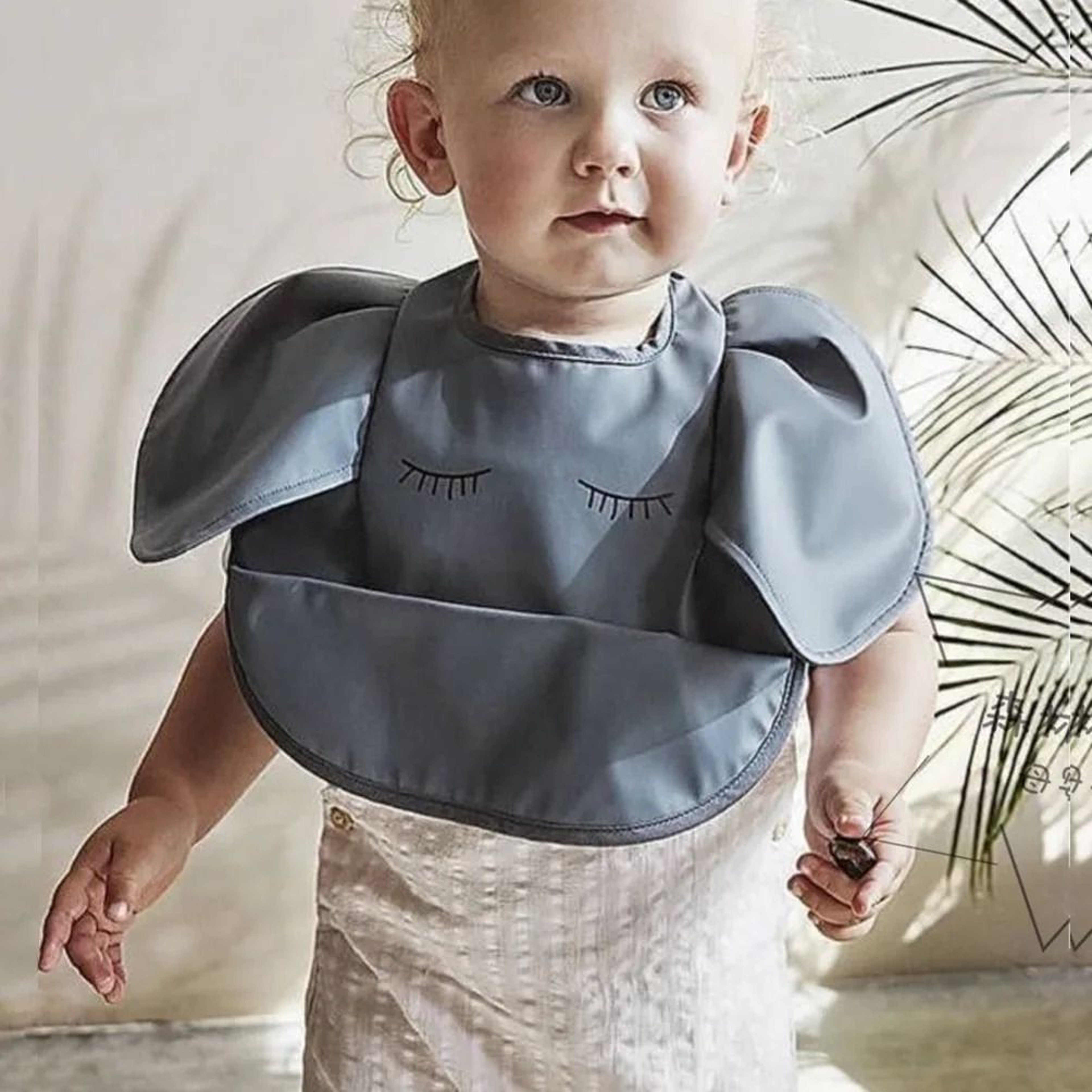 Soft Waterproof Baby Feeding Bib With Front Pocket 2