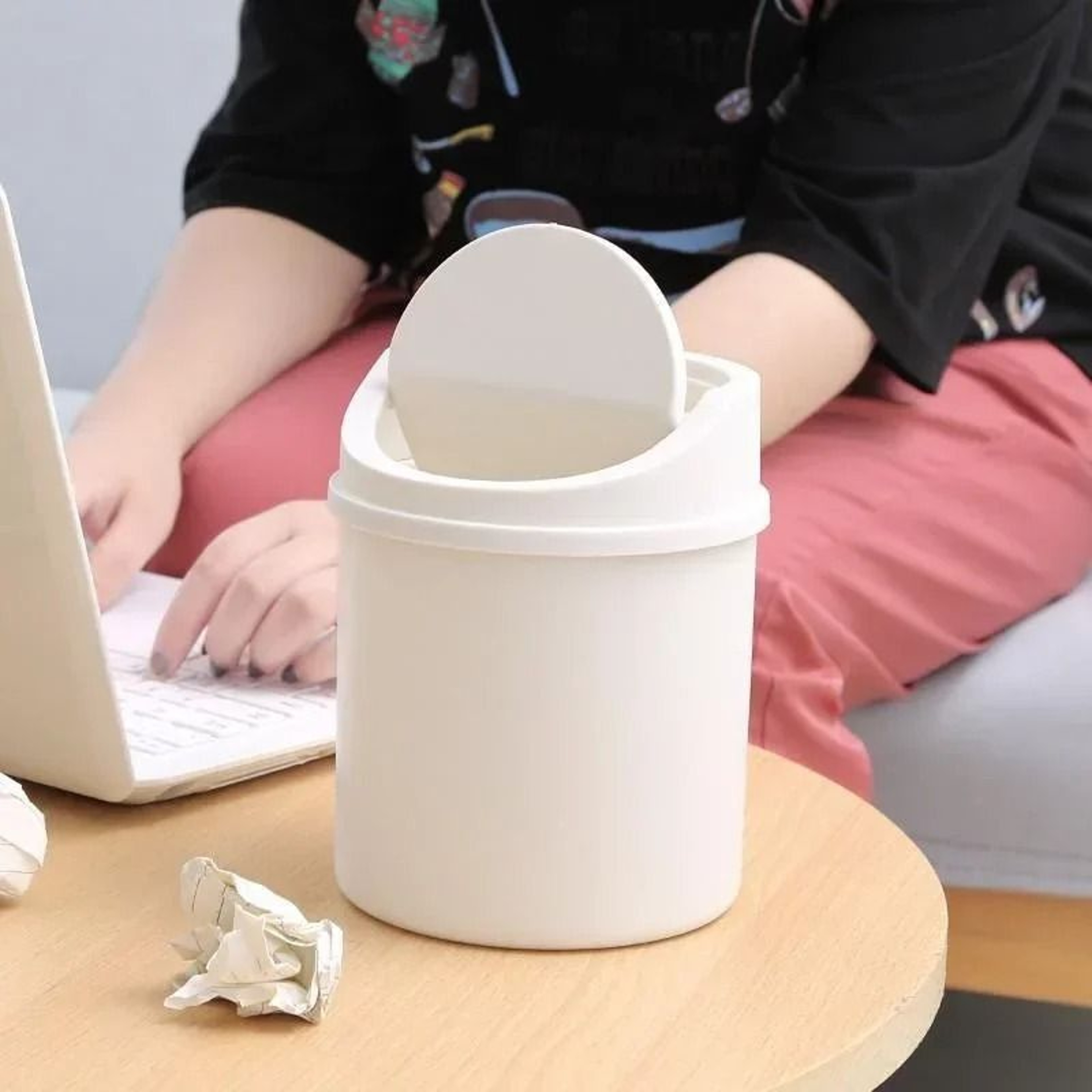 Mini Desktop Trash Bin For A Clean And Organized Workspace 1