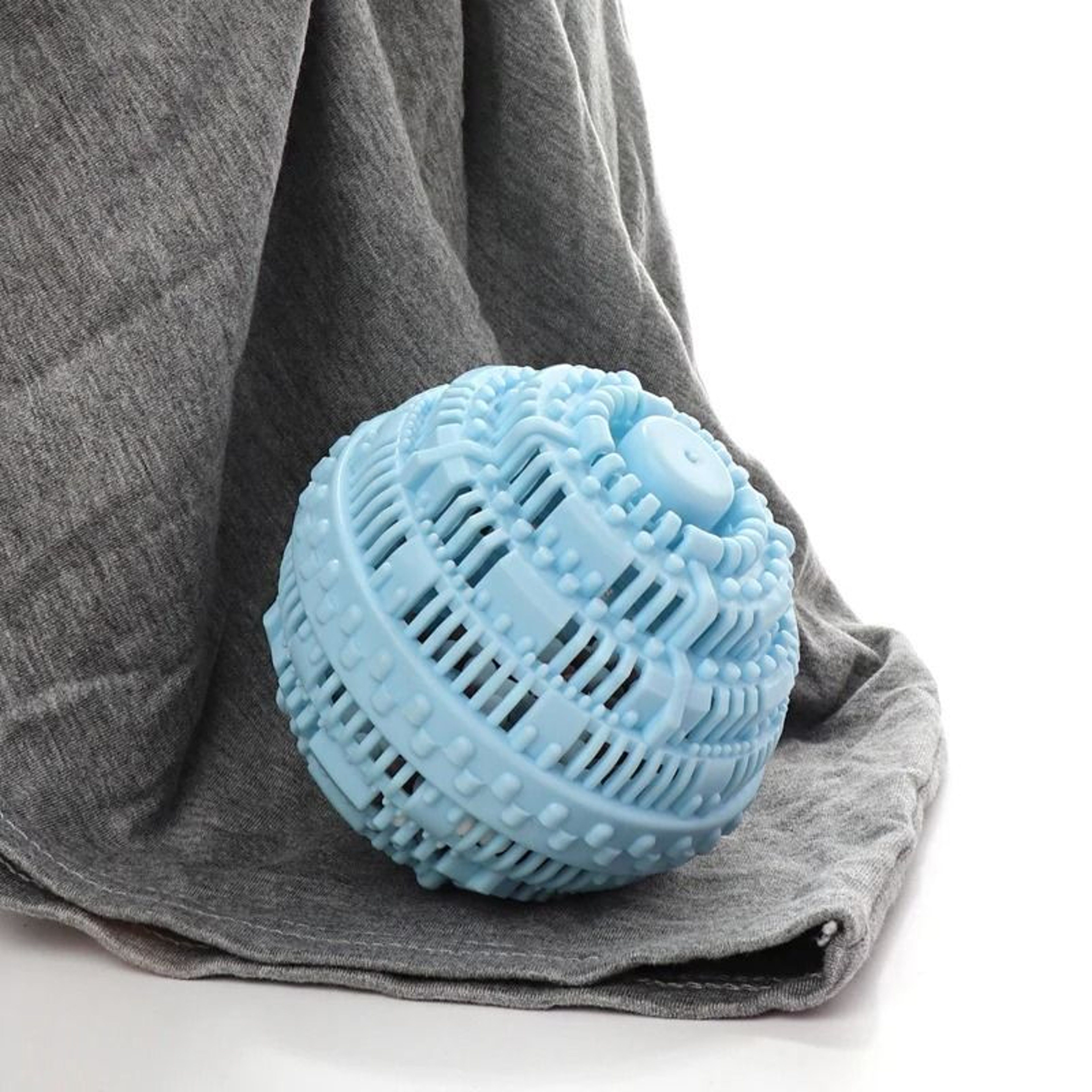Reusable Pet Hair Removal Laundry Ball 2