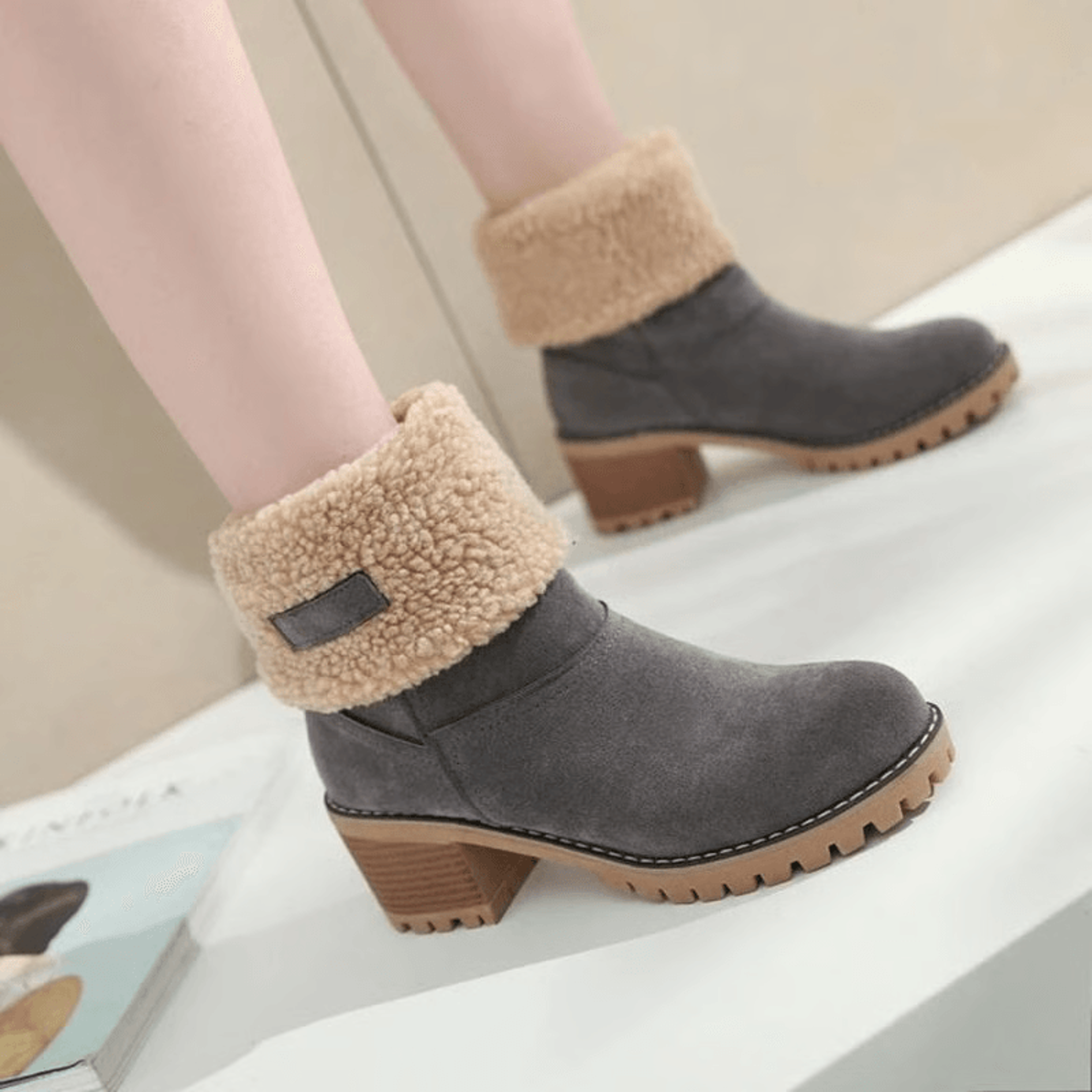 Comfortable outdoor traction snow boots women