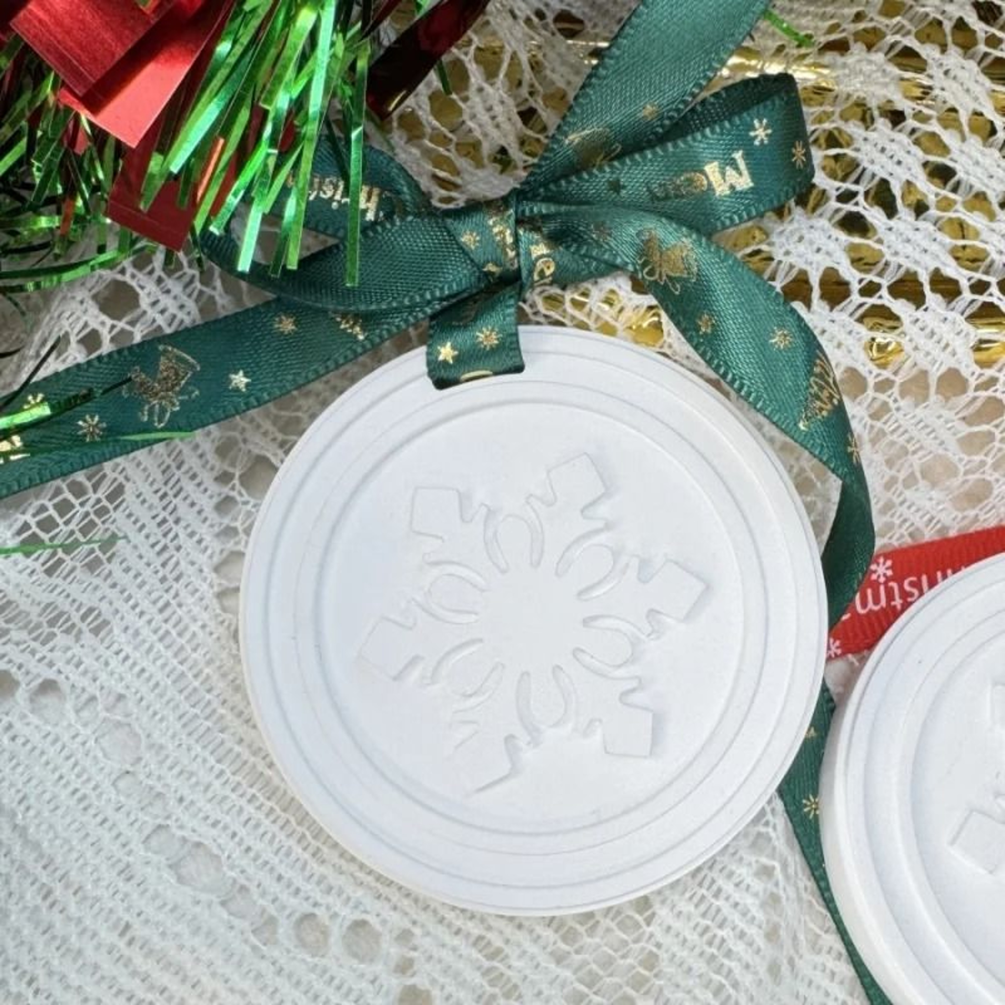 Christmas Snowflake Hanging Decoration With Aromatherapy Accent 3