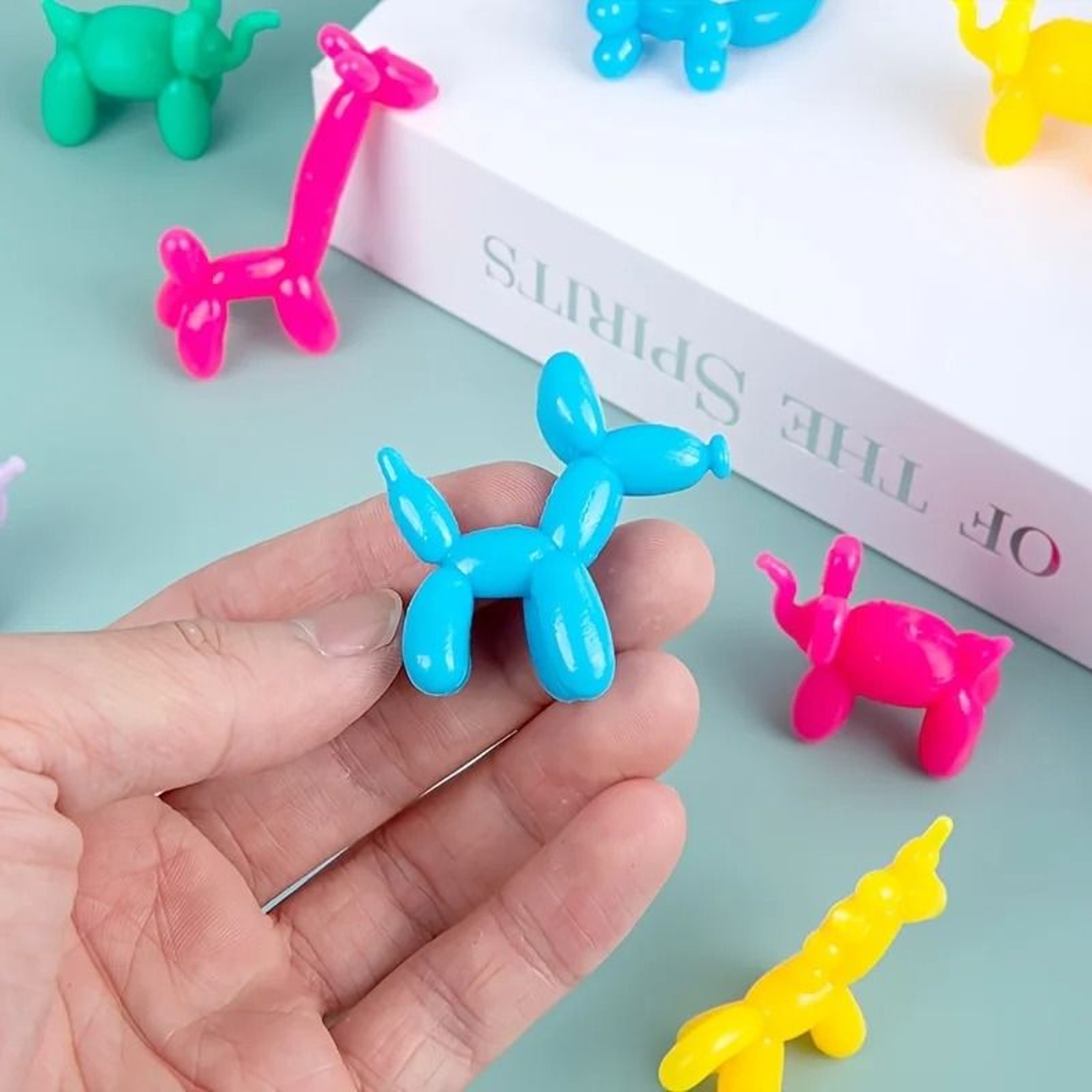 Novelty Standing Balloon Animal Squeezing Toys For Gifts And Decor 0