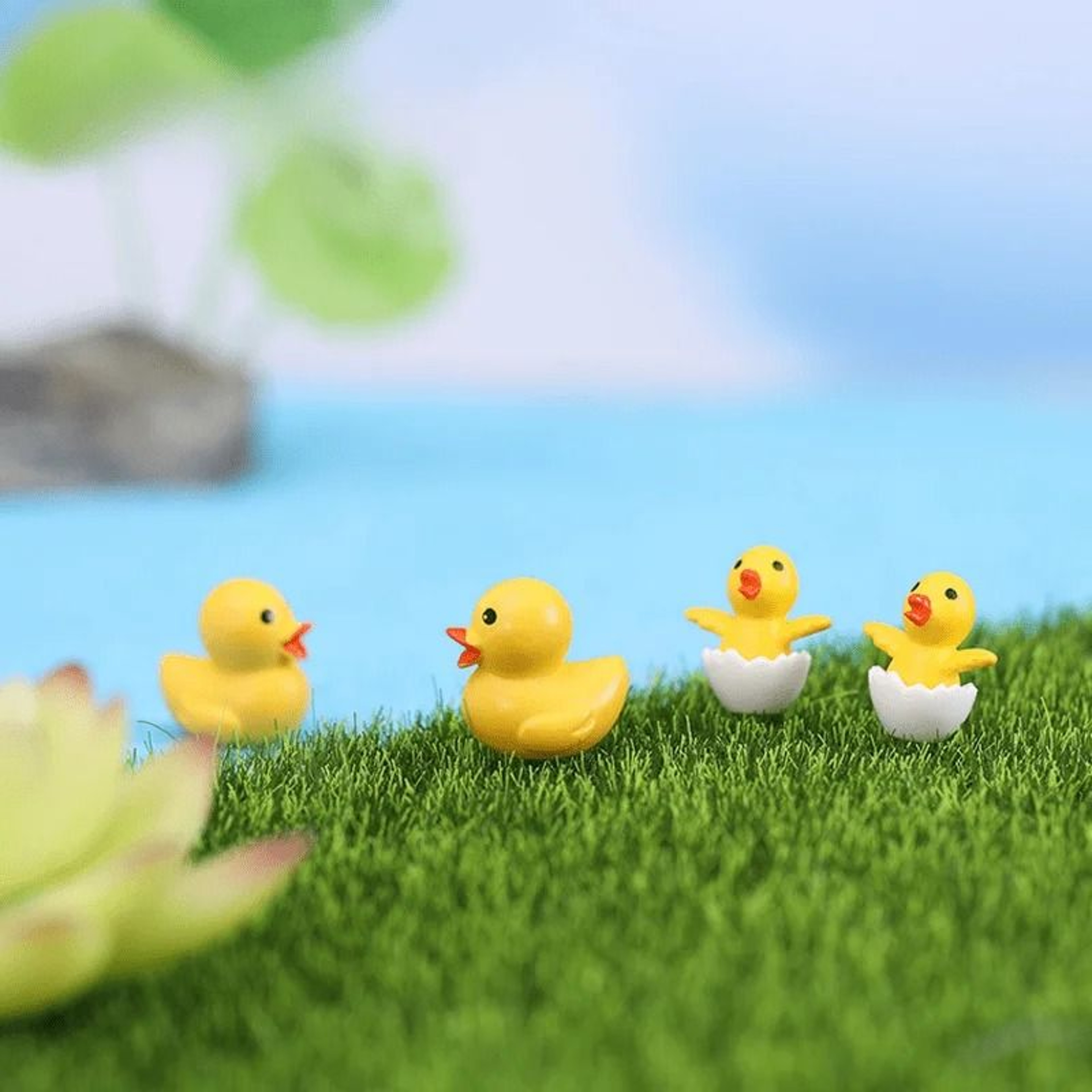 Miniature Resin Chick Figurine Set For Indoor And Outdoor Decor 2