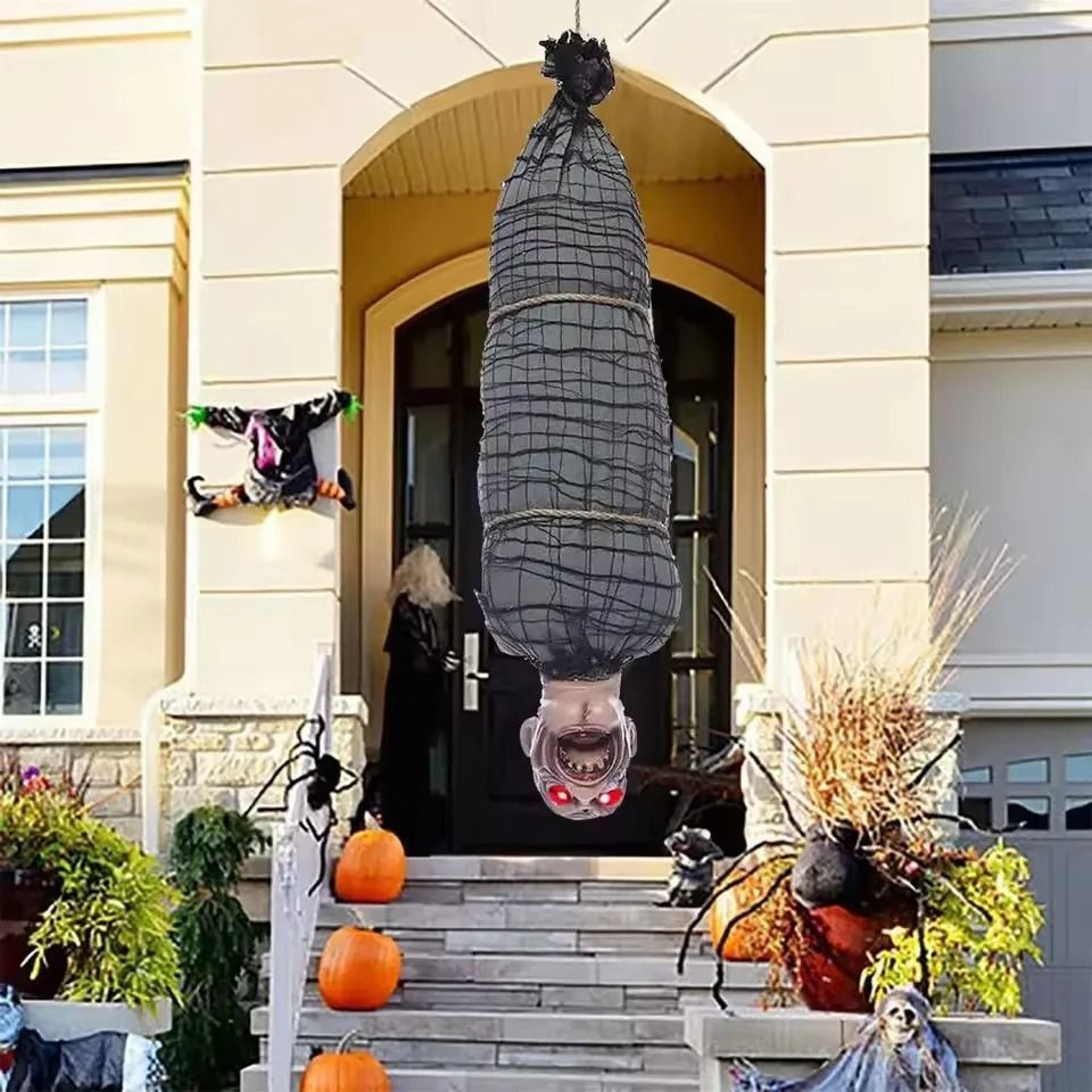 Animated Hanging Halloween Corpse 2