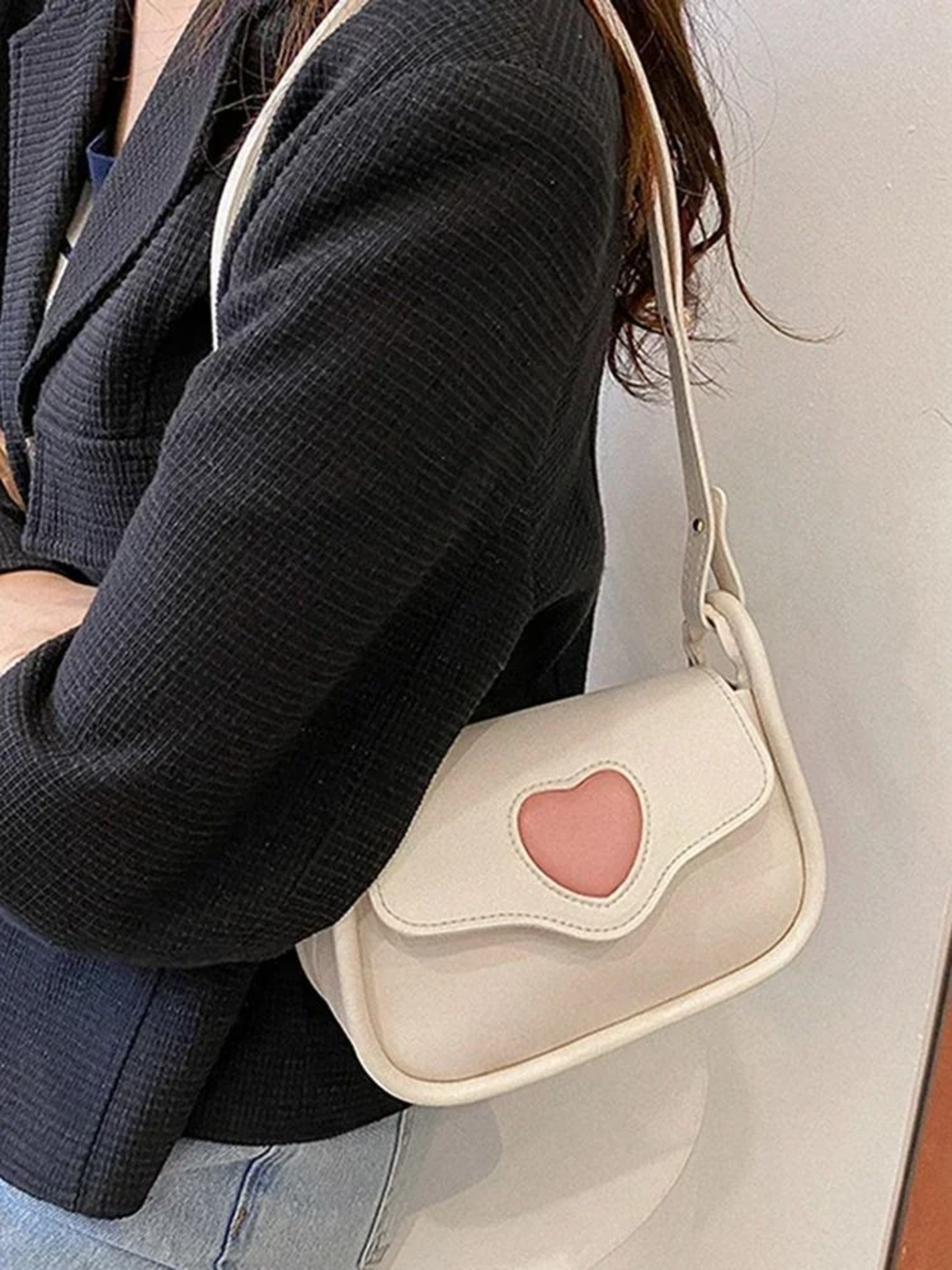 Retro Heart Detailed Saddle Shoulder Bag 2