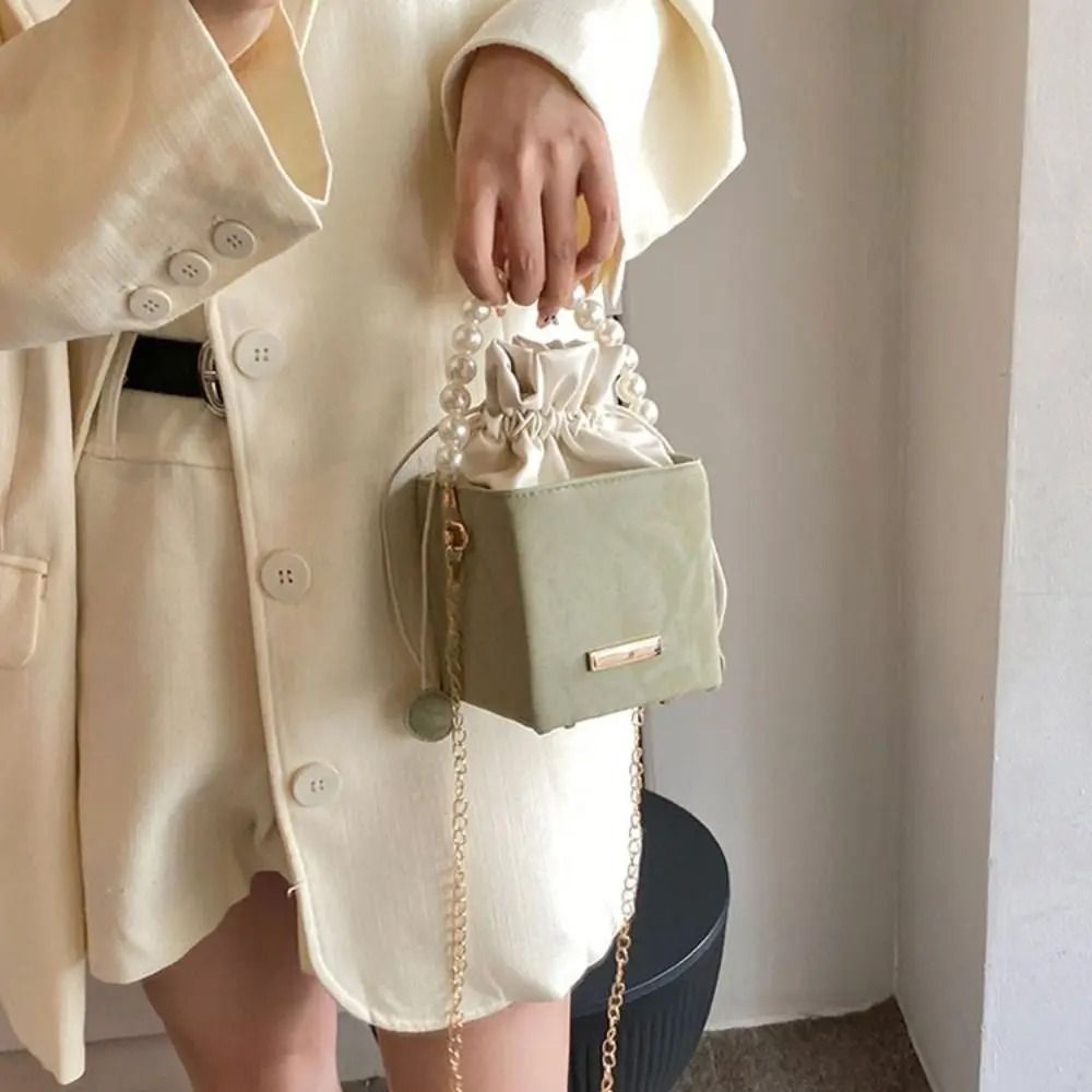 Pearl Handle Vintage Drawstring Crossbody Bag 2