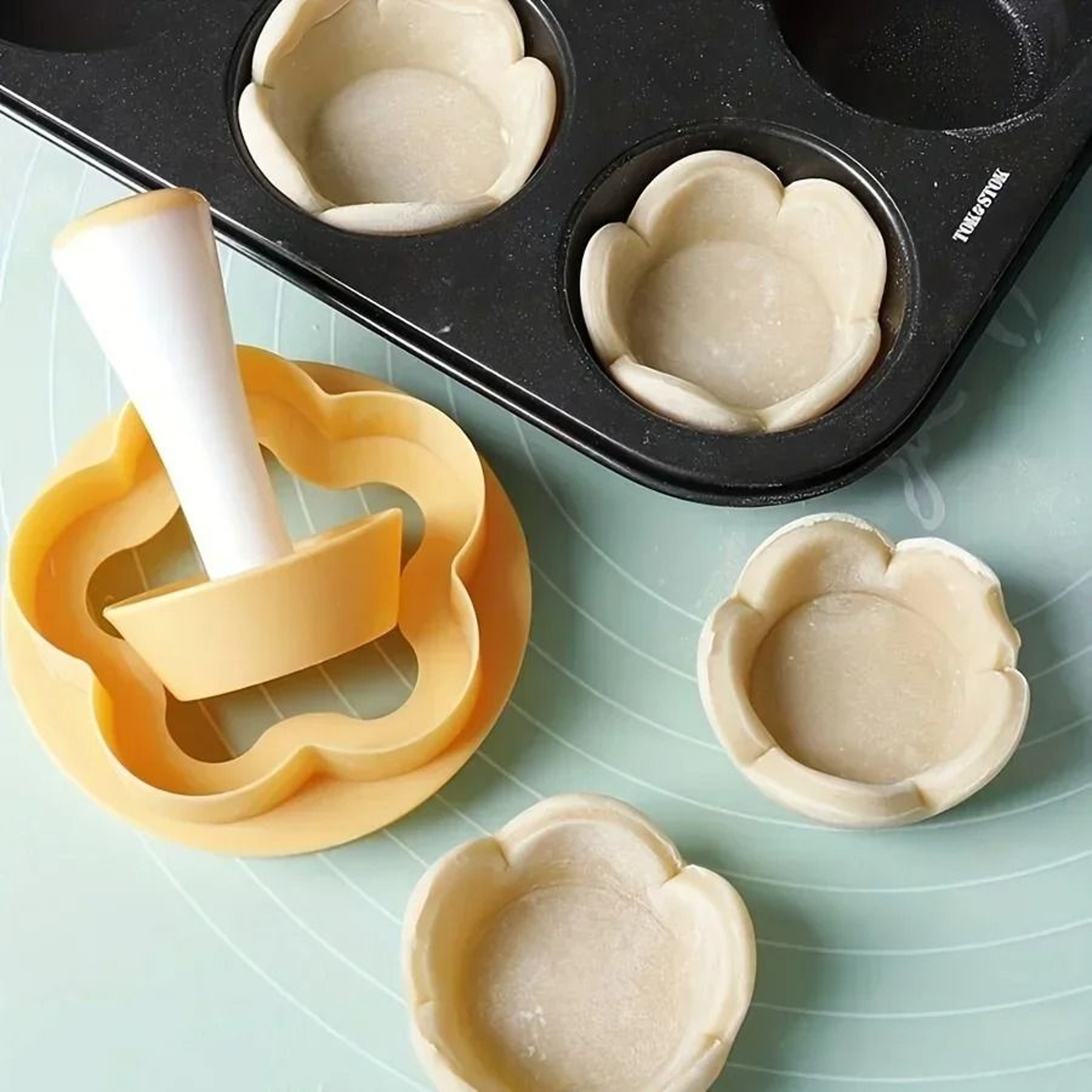 Flower Shaped Pastry Dough Tamper And Cutter Set 4