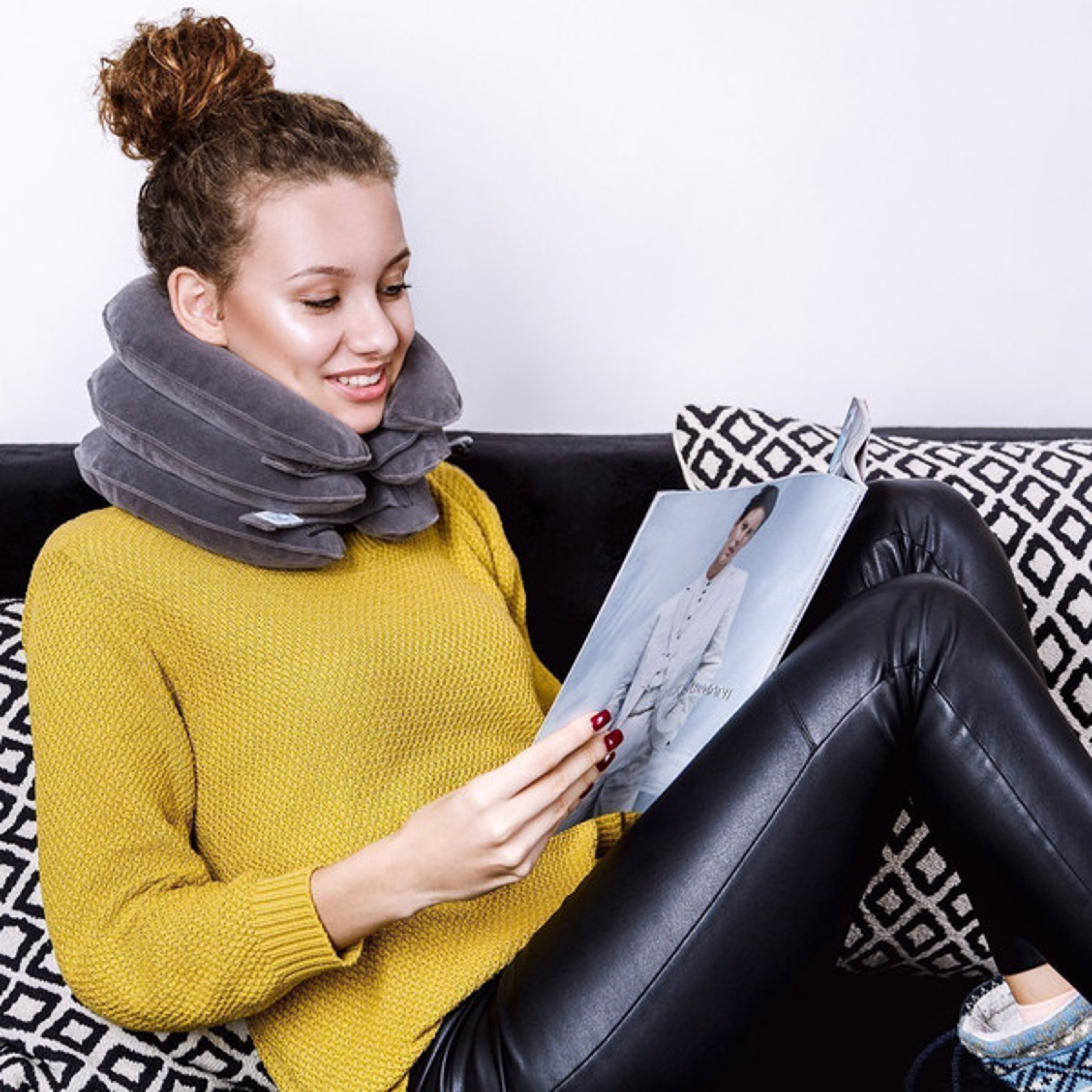Inflatable neck brace for pain relief