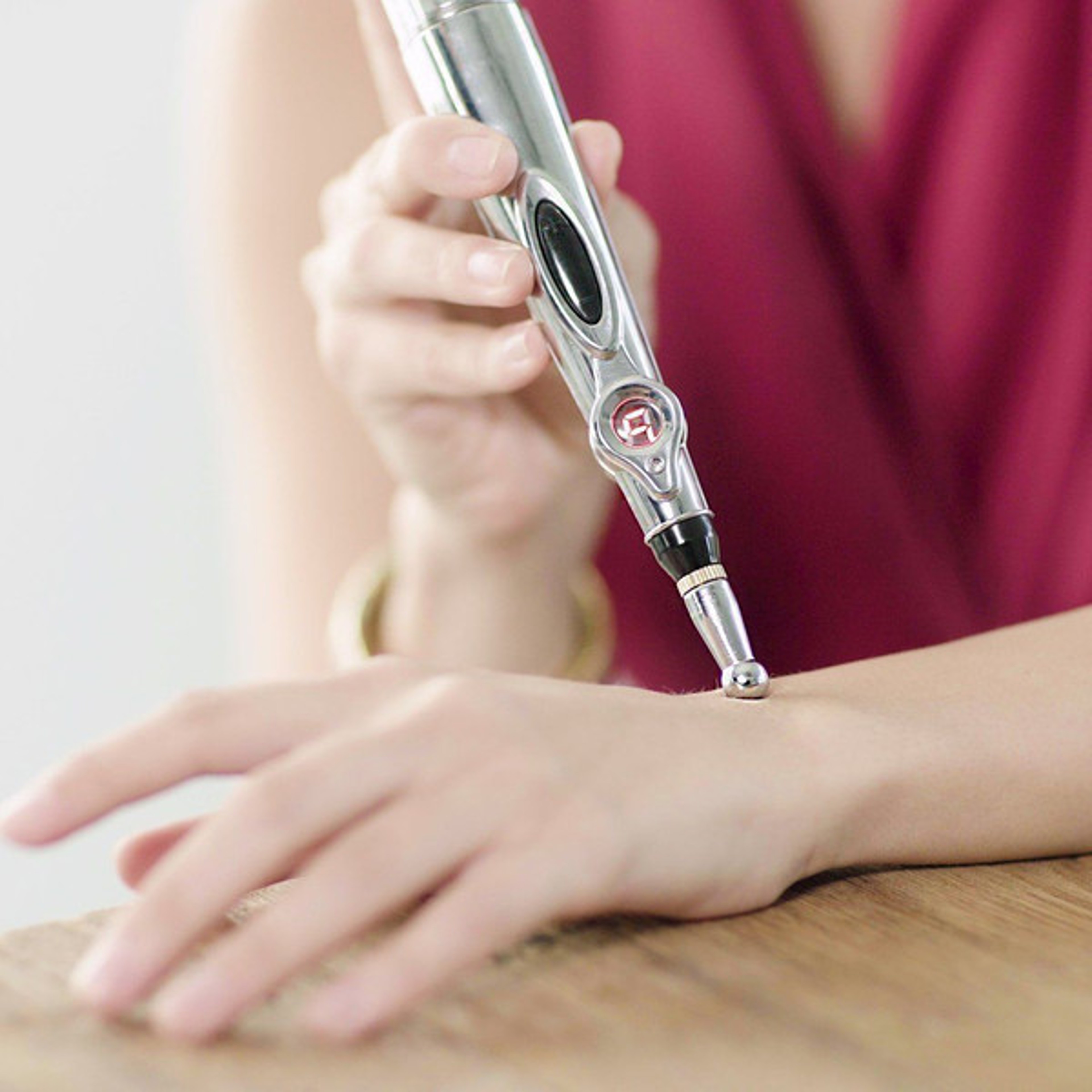 Revolutionize Your Wellness Routine - Compact Electric Laser Acupuncture Pen with 5 Unique Heads, Battery Operated 1