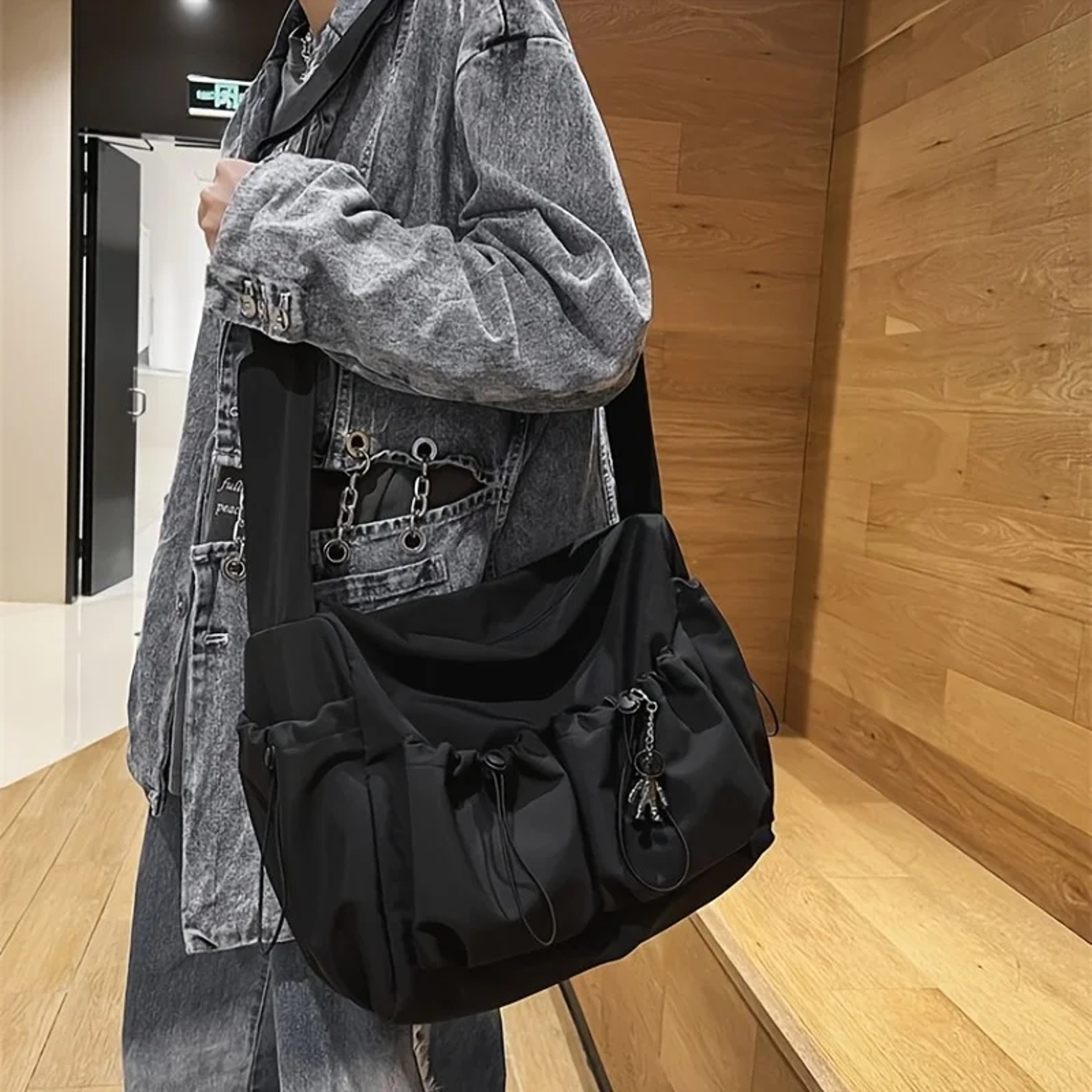 Spacious Crossbody Bag, Stylish Drawstring Accent, Secure Zipper Closure, Fashionable Bag – view 6