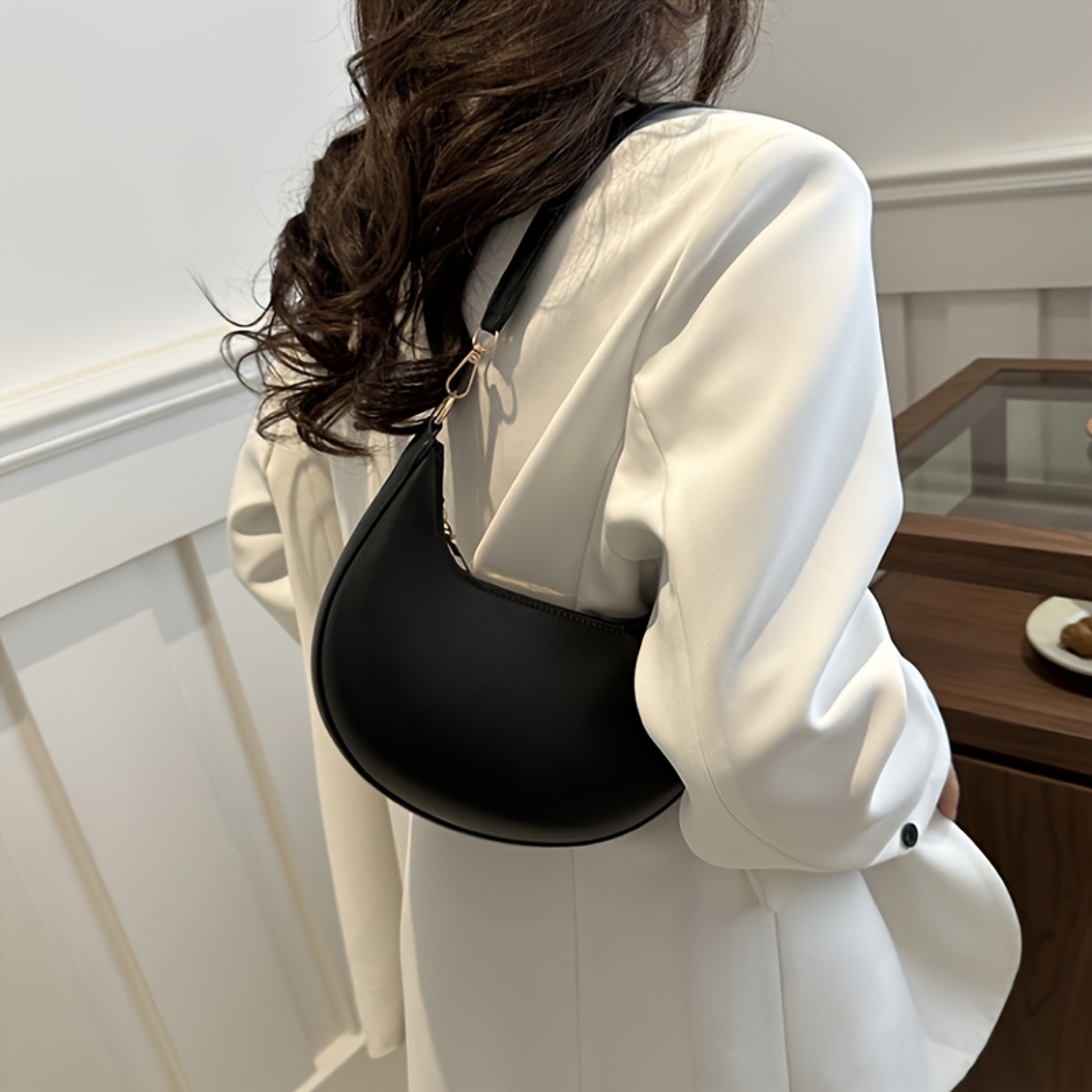 Luxury Women's Single Shoulder Bag, Fashionable Moon Shaped Baseball Bag, Elegant High End Purse – view 6