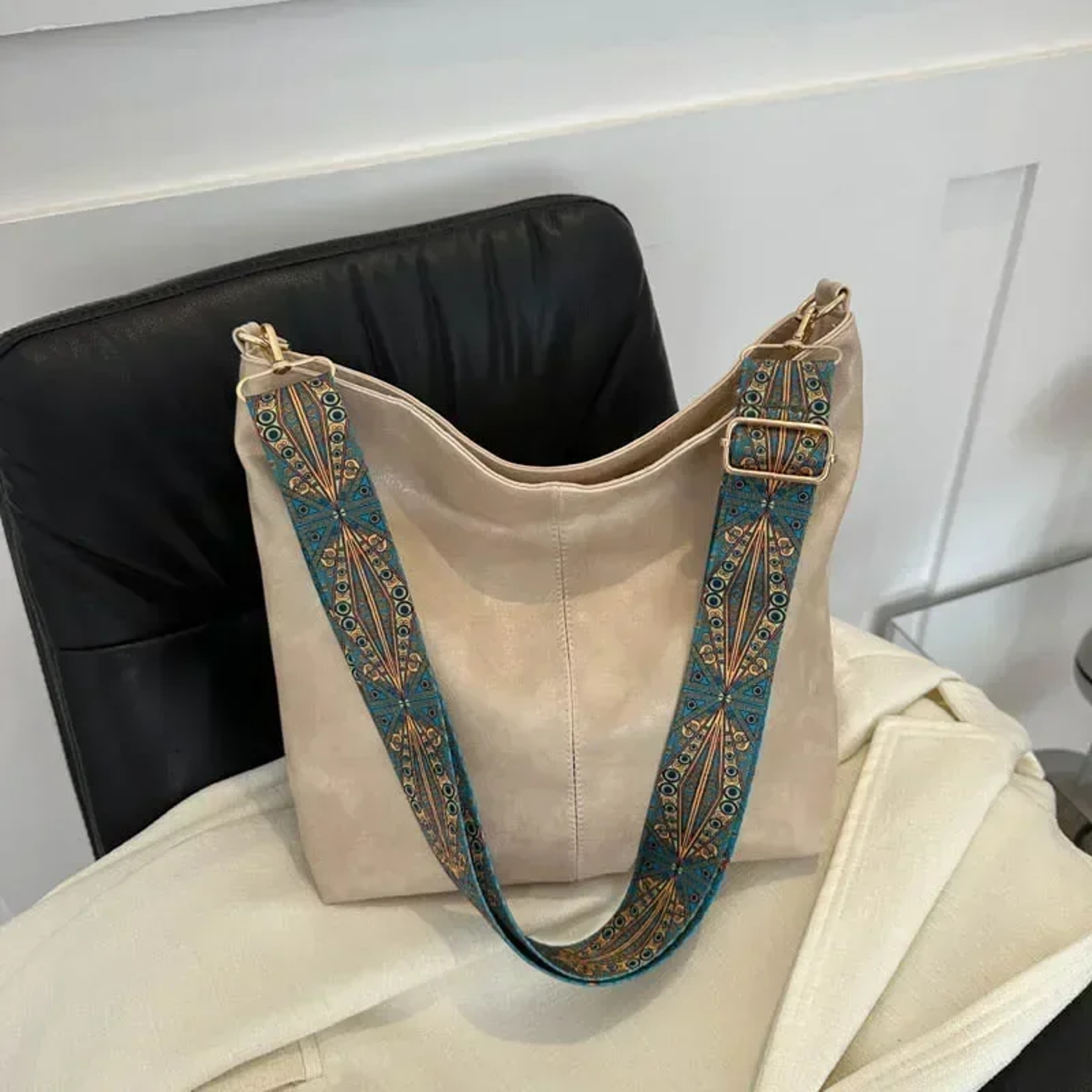 Leather Women Fashion, Vintage Solid Color Crossbody Bag, Simple Bucket Shoulder Sling, High-Capacity Wide Strap Bag – view 8