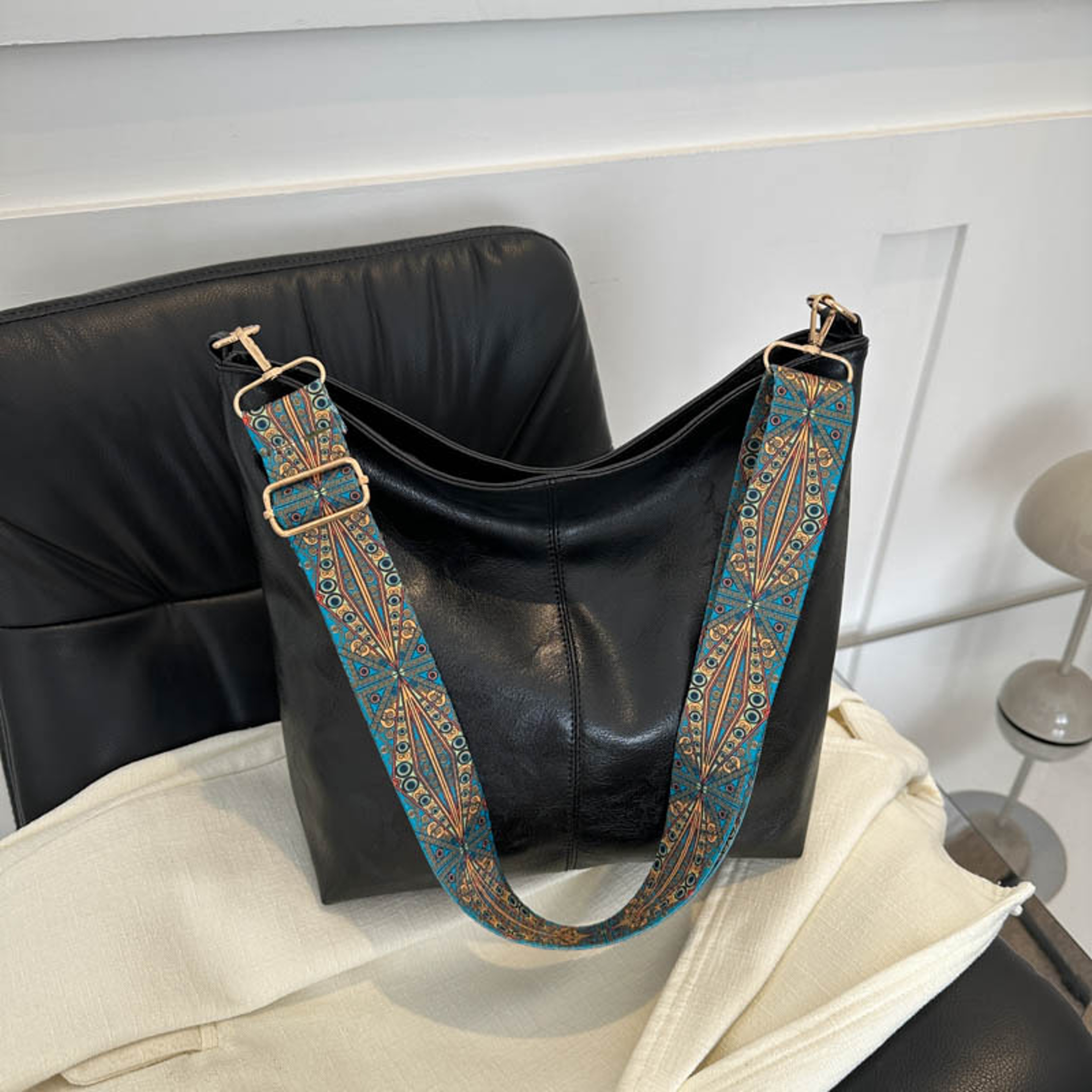 Leather Women Fashion, Vintage Solid Color Crossbody Bag, Simple Bucket Shoulder Sling, High-Capacity Wide Strap Bag – view 12