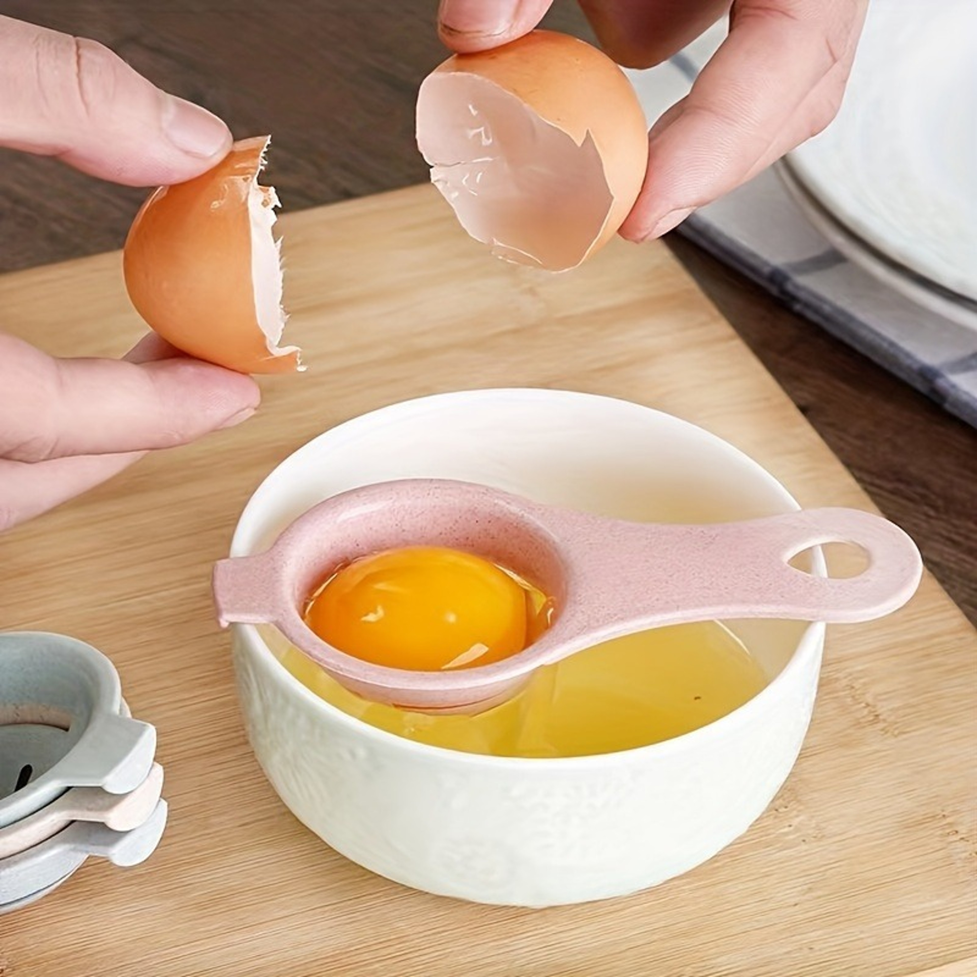 Eco Wheat Egg Separator Kitchen Tool For Fast Egg Yolk  White Separation 1