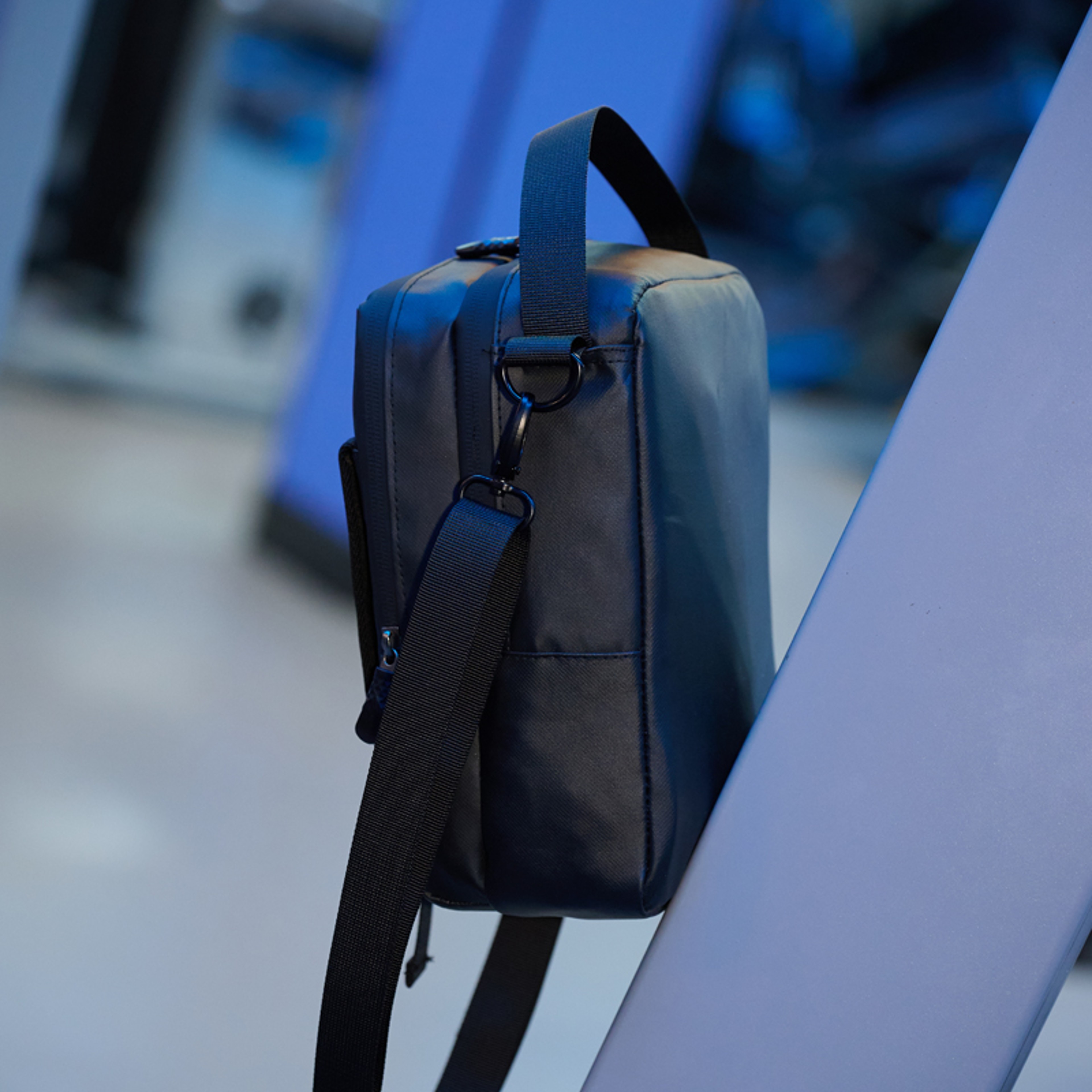 Magnetic Gym Crossbody Phone Bag Portable Sports Shoulder Sling For Fitness  Travel 3