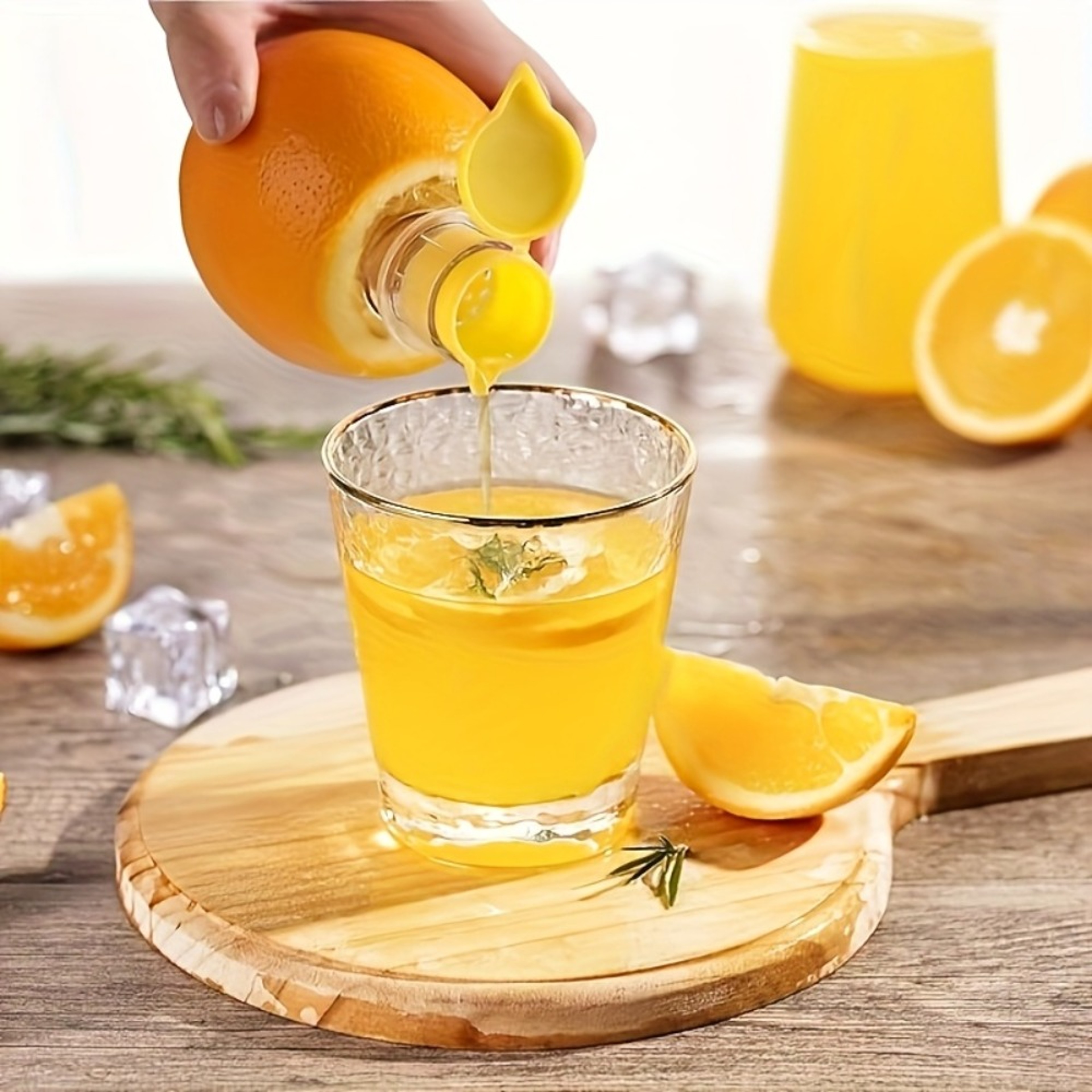 Portable Lemon Squeezer Manual Citrus Juicer With Built In Filter And Screw Top Lid 0