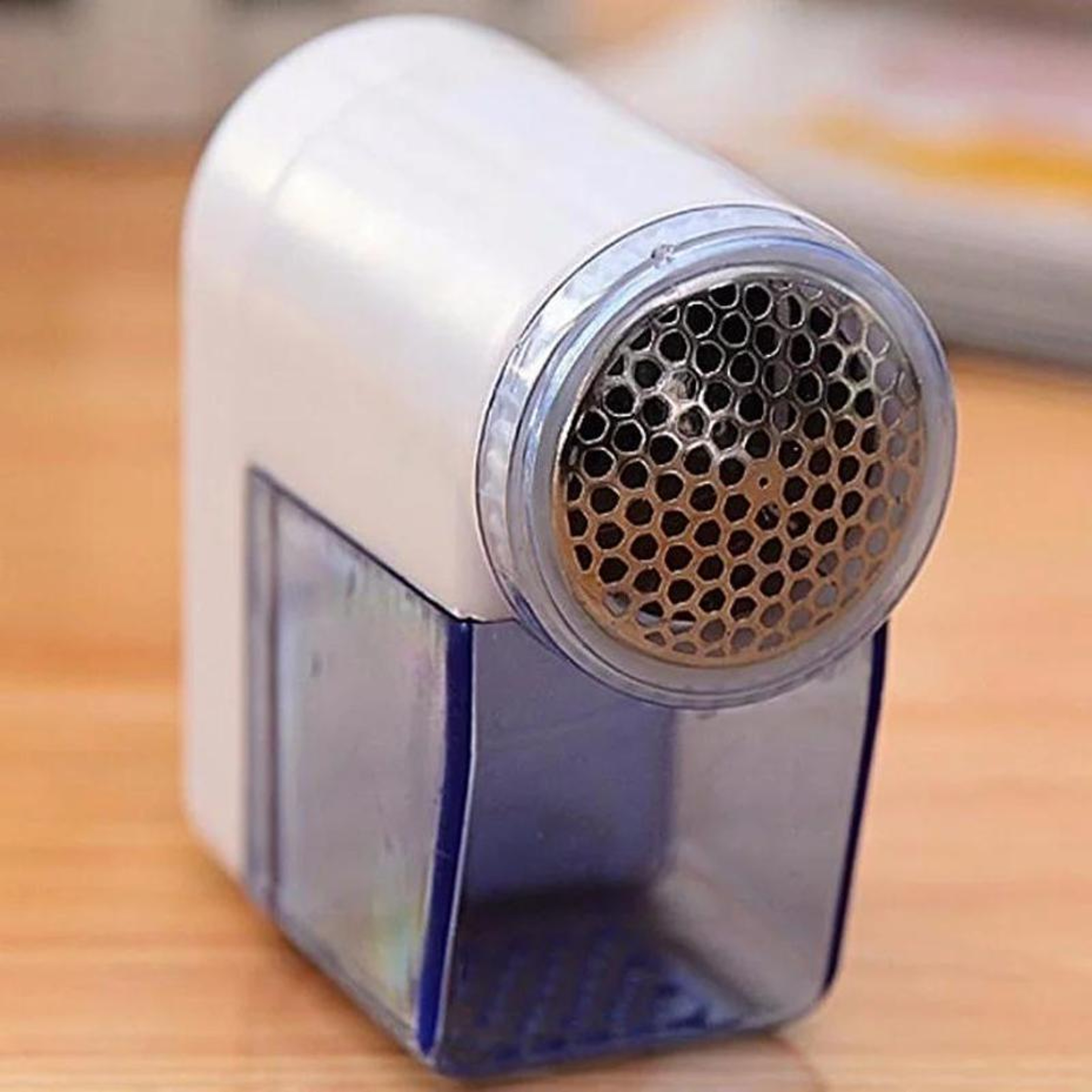 Portable Electric Lint Remover For Clothes And Sweaters Compact Fabric Shaver Defuzzer 4