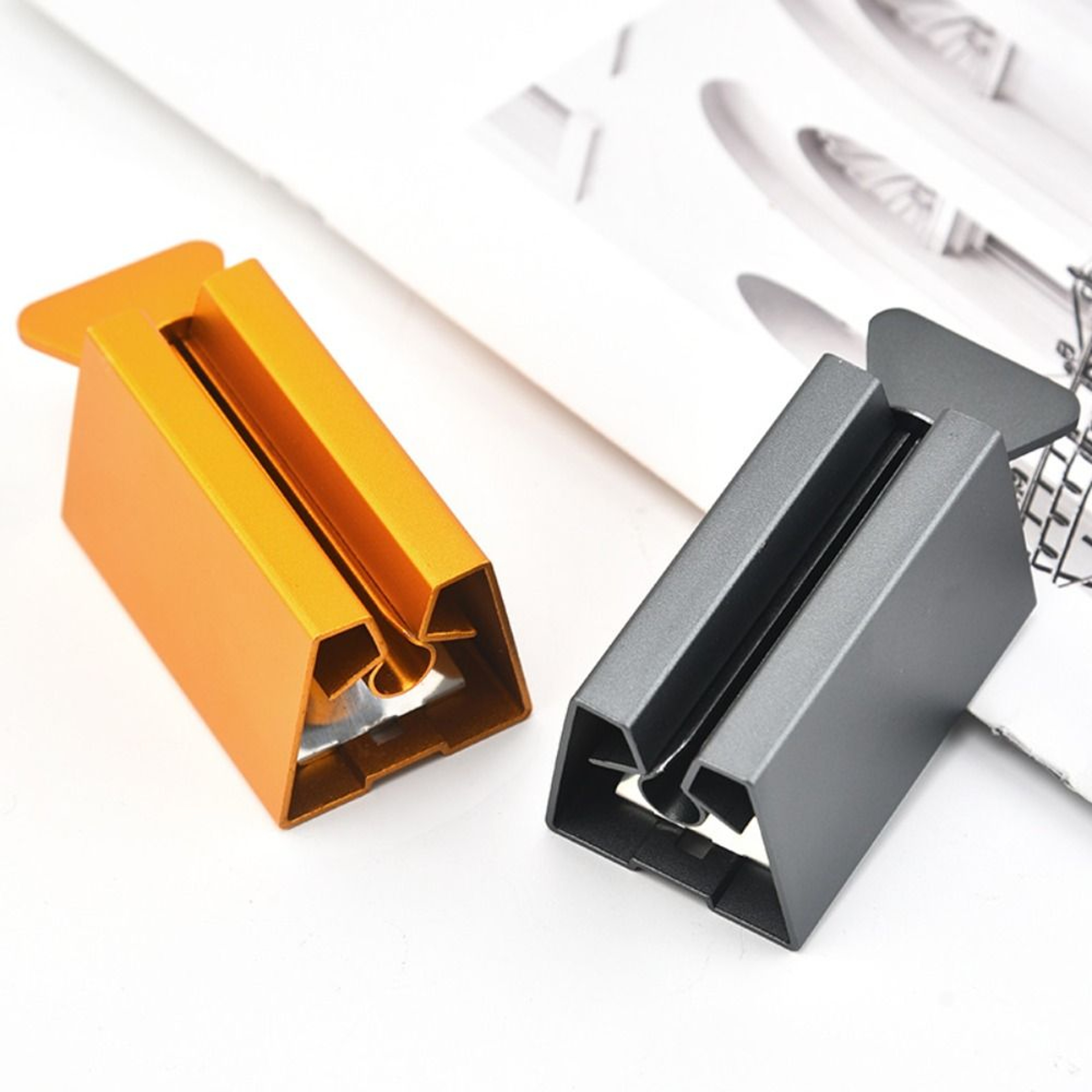 Aluminum Toothpaste Squeezer Tube Roller No Waste Dispenser Easy Manual Toothpaste Organizer – view 1