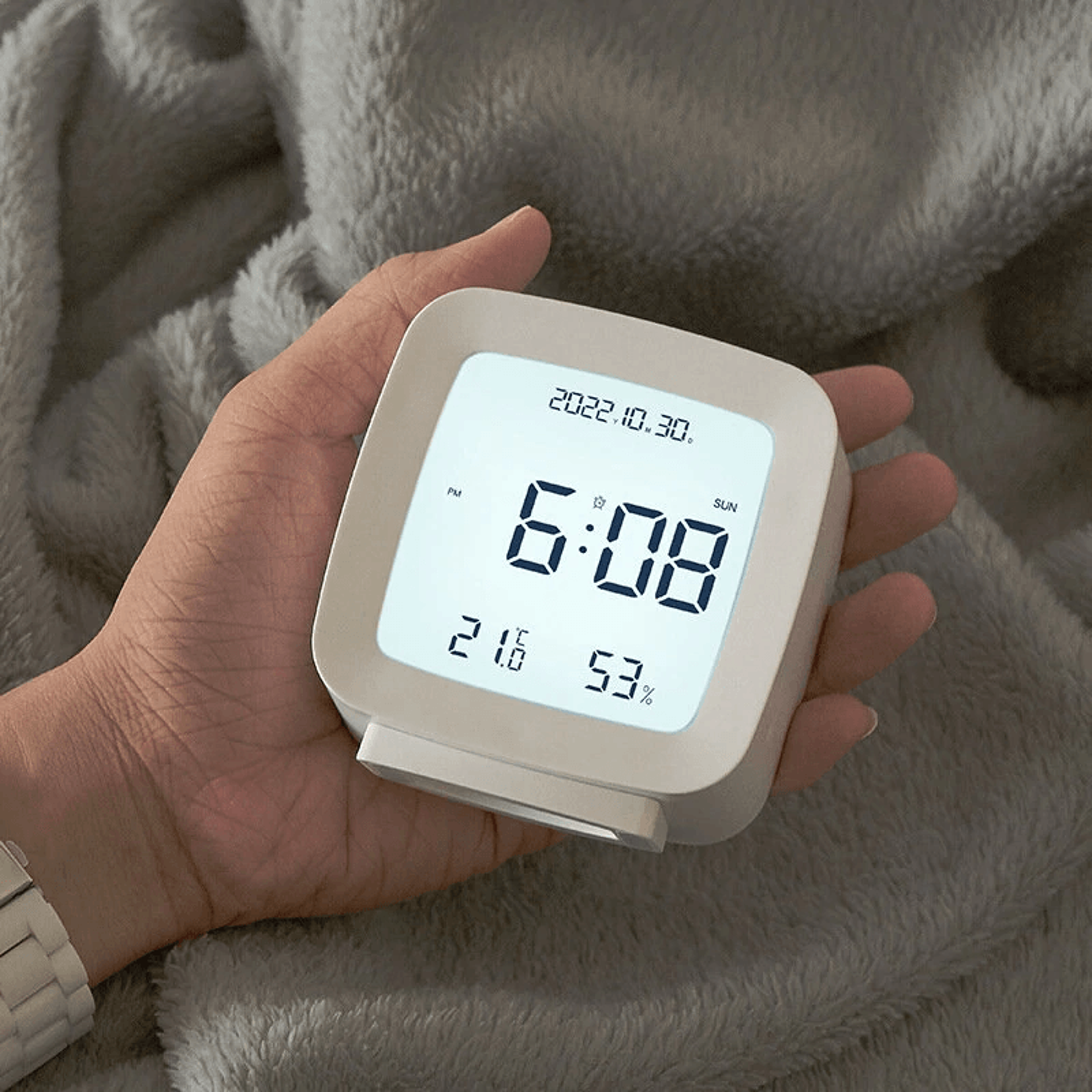 Smart Digital Alarm Clock With Voice Activated Backlight Temperature Humidity Display And Snooze 3