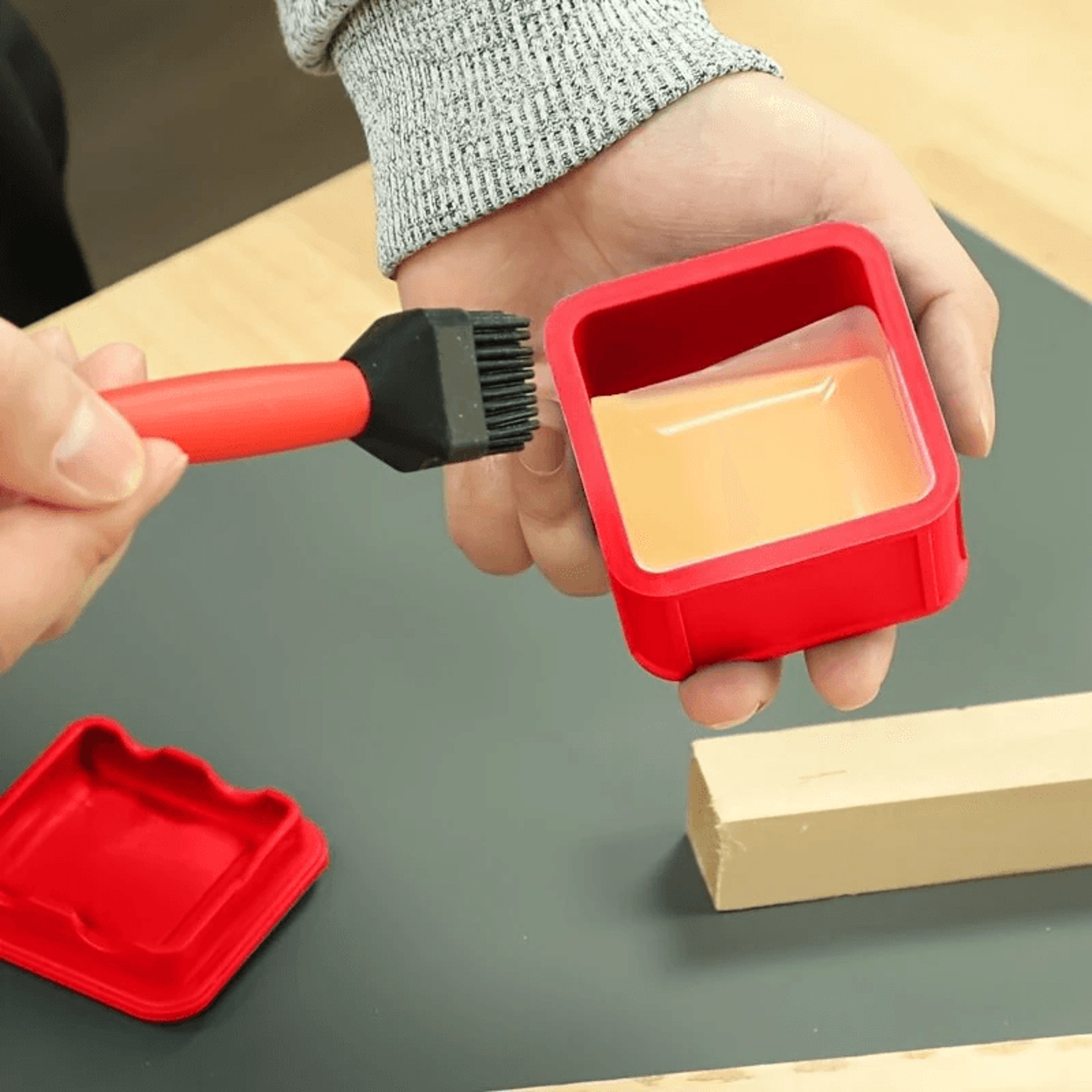 Silicone Glue Brush Kit With Non Stick Adhesive Applicator And Storage Pod 2