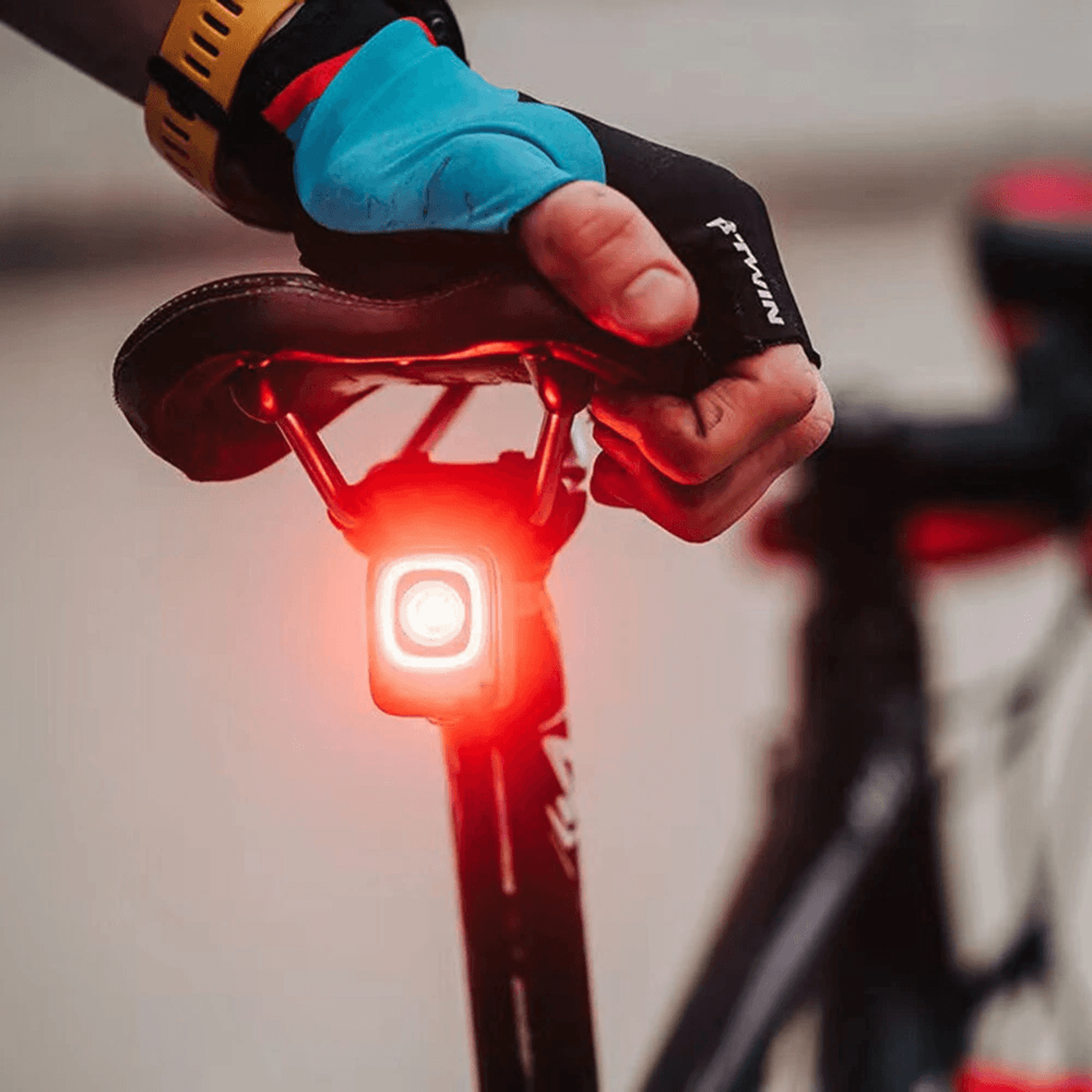 USB C Rechargeable Bike Taillight With Degree Visibility And Waterproofing 0