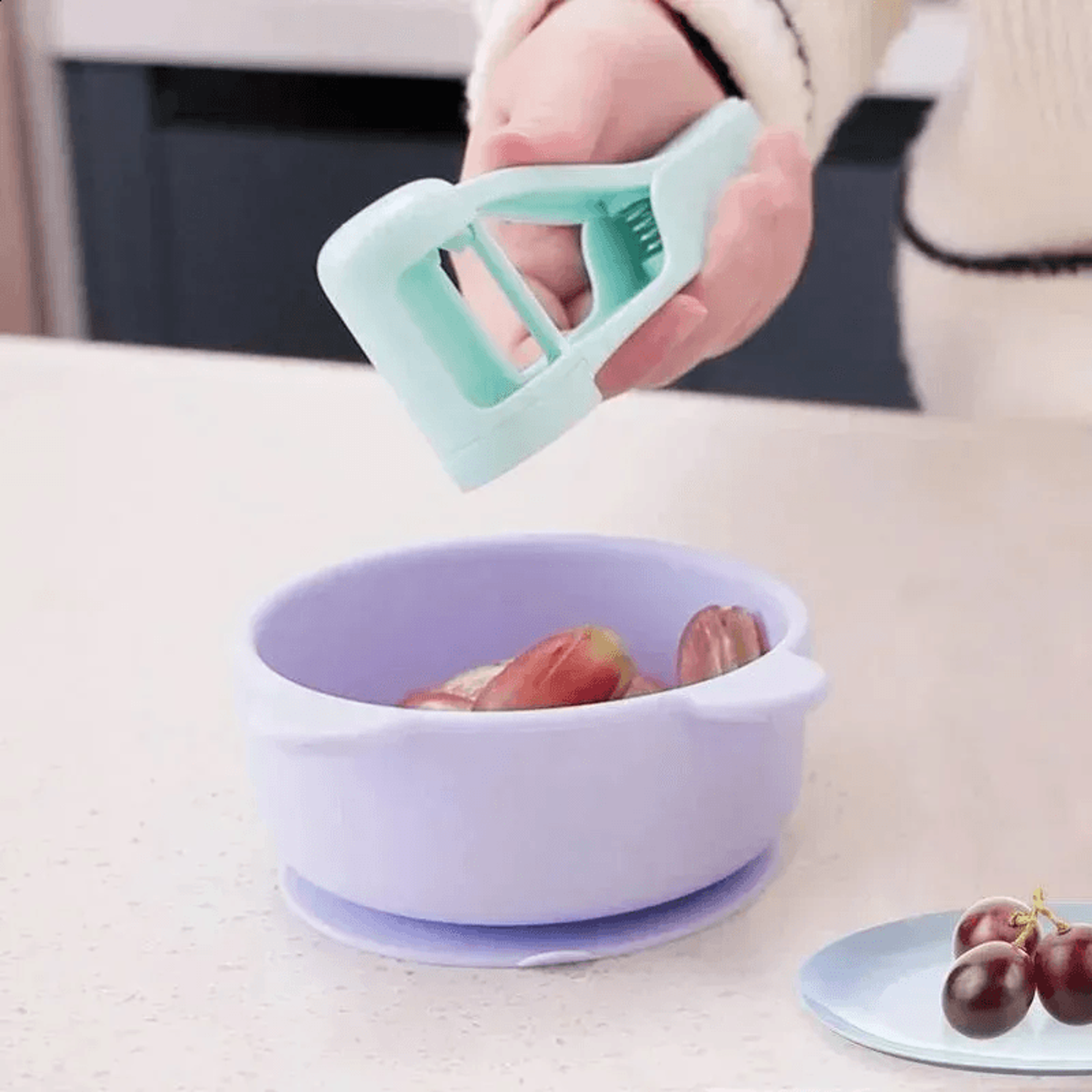 Grape And Cherry Tomato Slicer With Ergonomic Handle For Easy Fruit Cutting 1