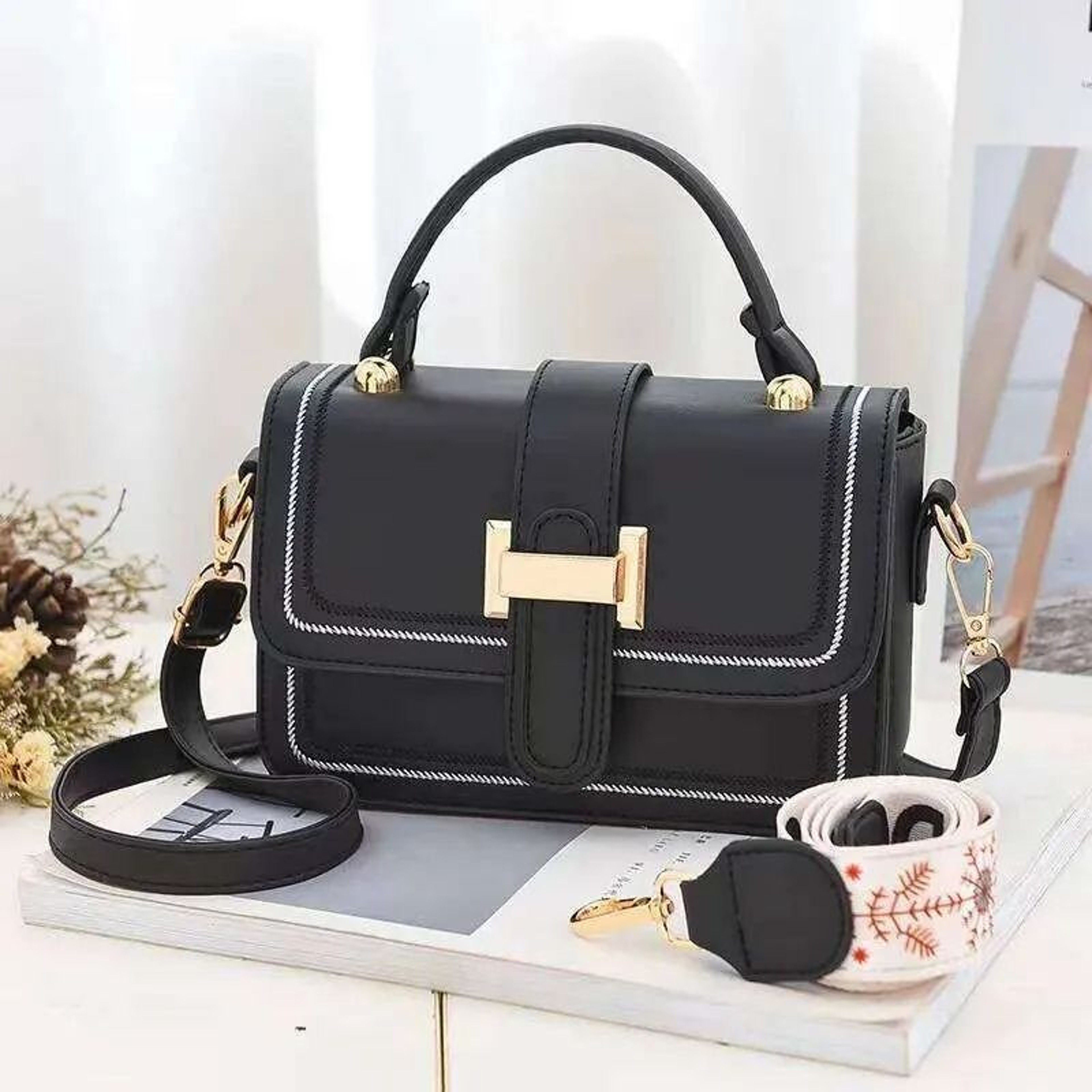 Womens Square Shoulder Handbag With Plaid Pattern And Zipper Closure 6