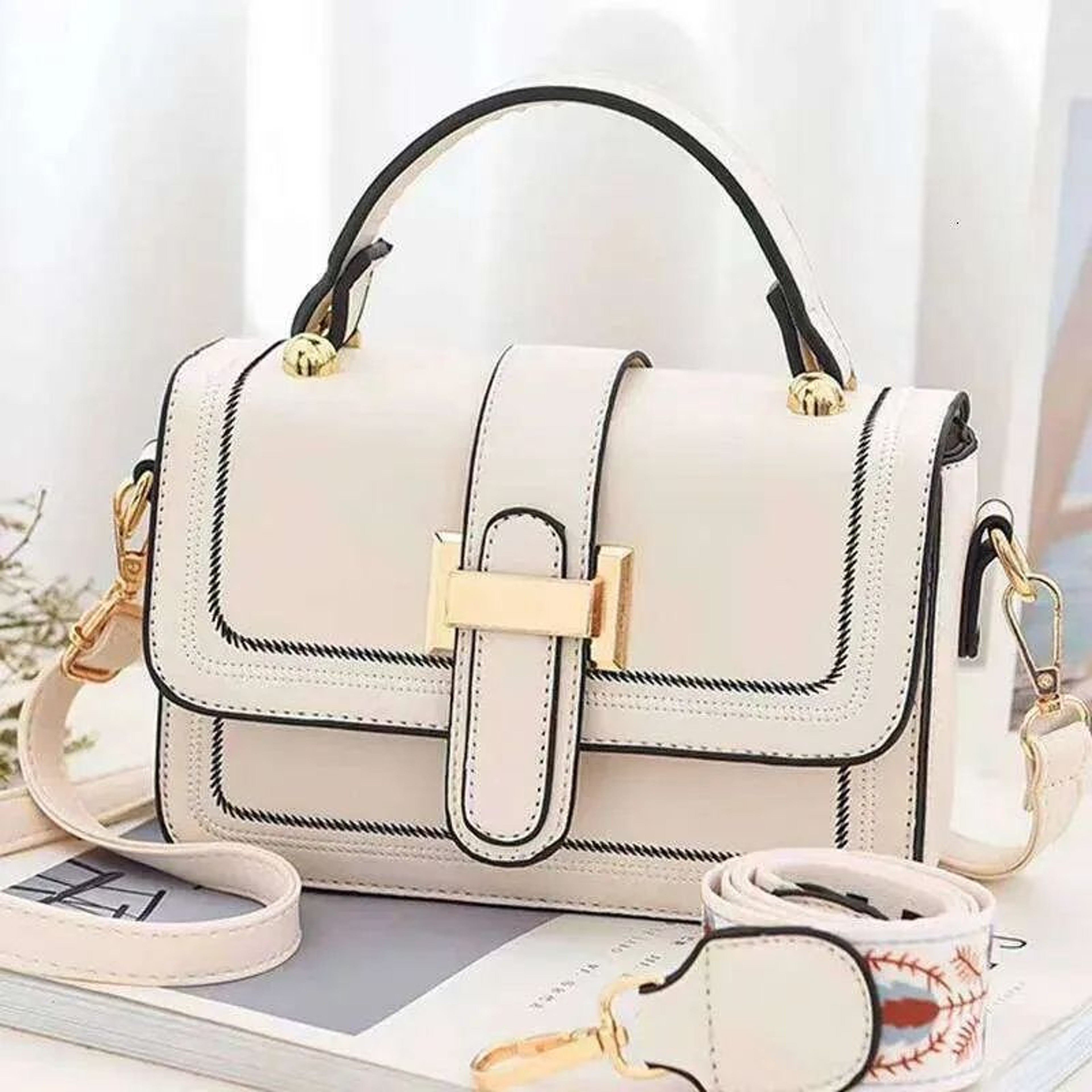 Womens Square Shoulder Handbag With Plaid Pattern And Zipper Closure 4
