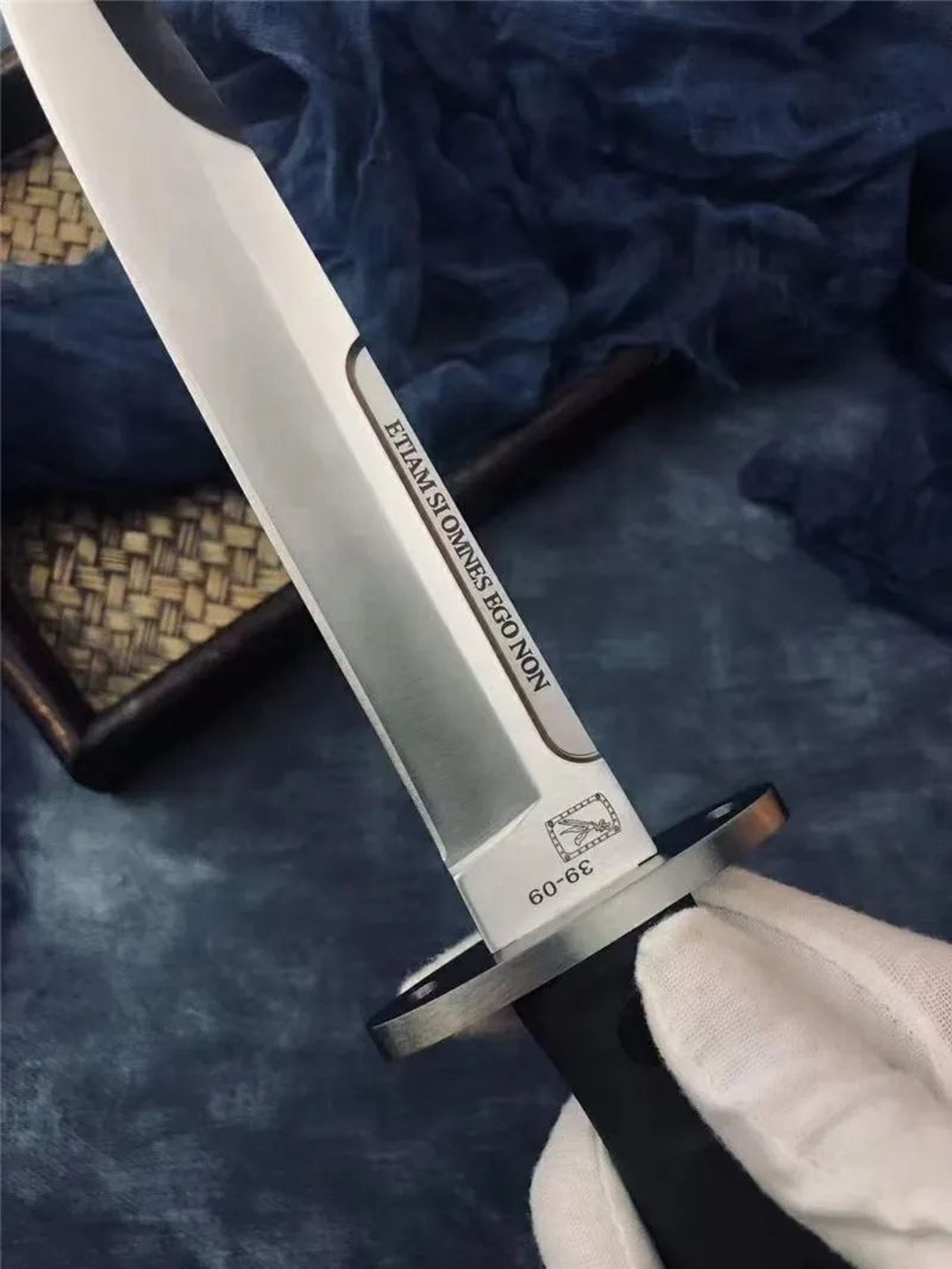 Fixed Blade Camping Knife With Serrated Steel Blade And Handle 2