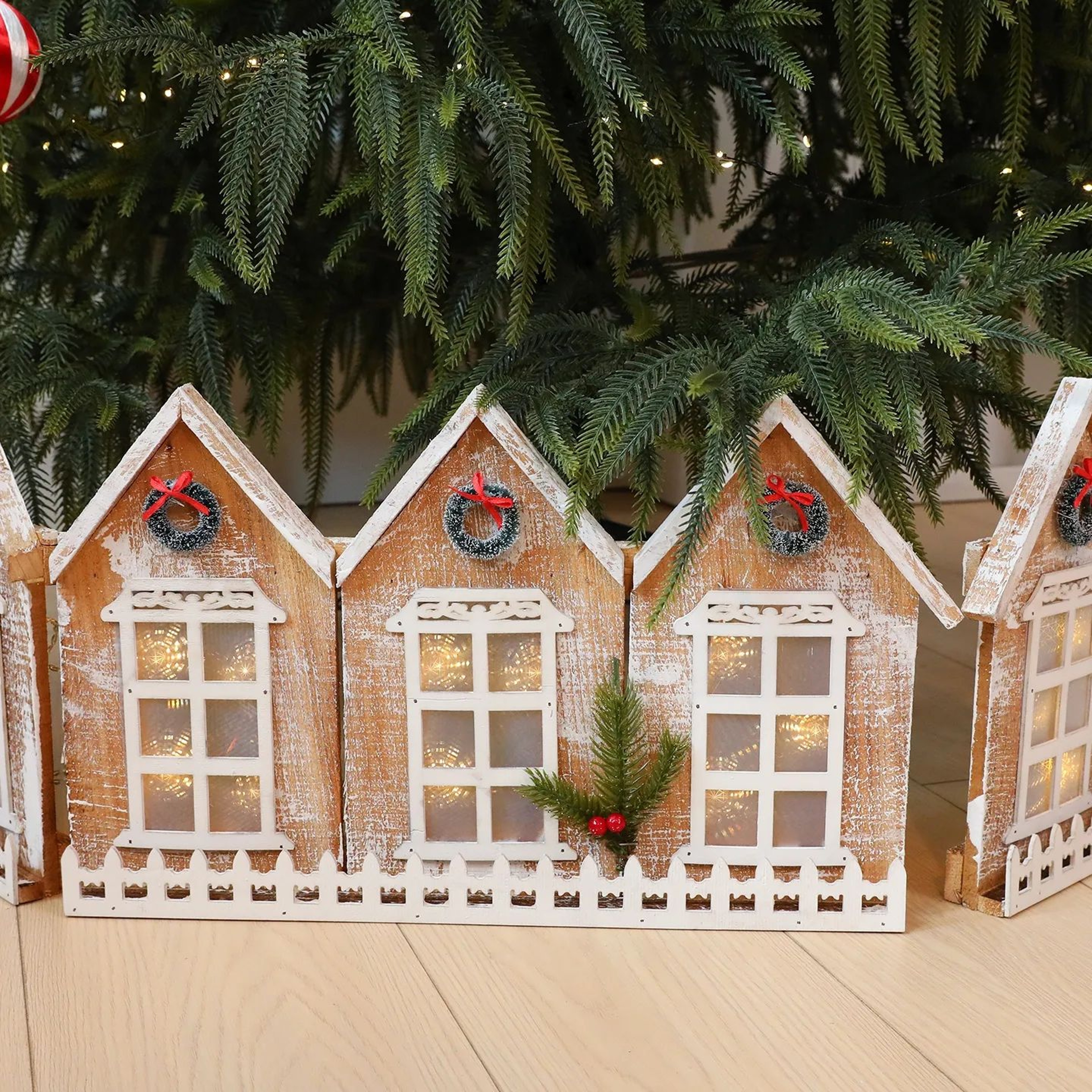 Lighted Wooden Christmas Snow Scene Fence With Foldable Holiday Design 3