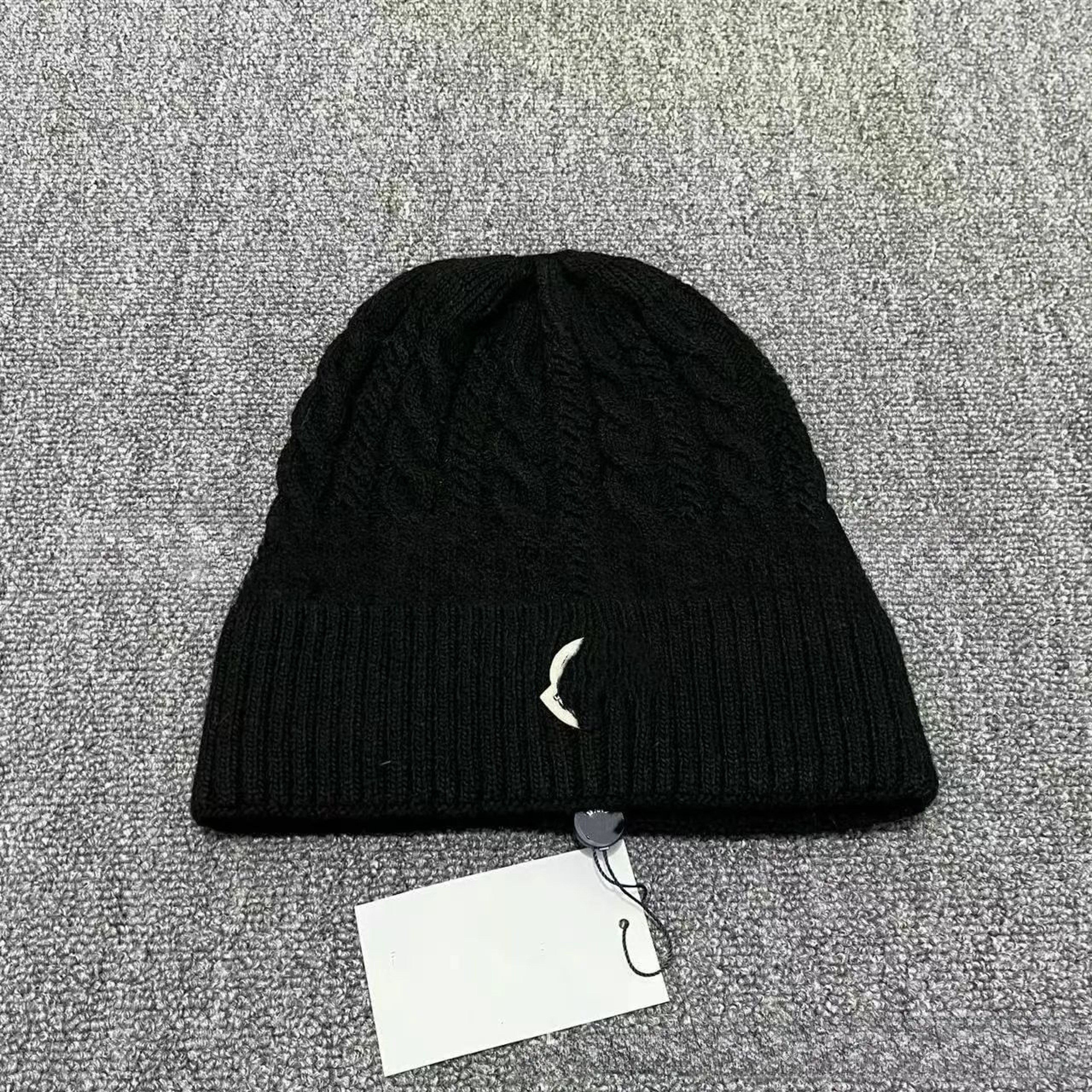 Winter Knit Beanie Hat For Men And Women With Classic Plaid Design 3