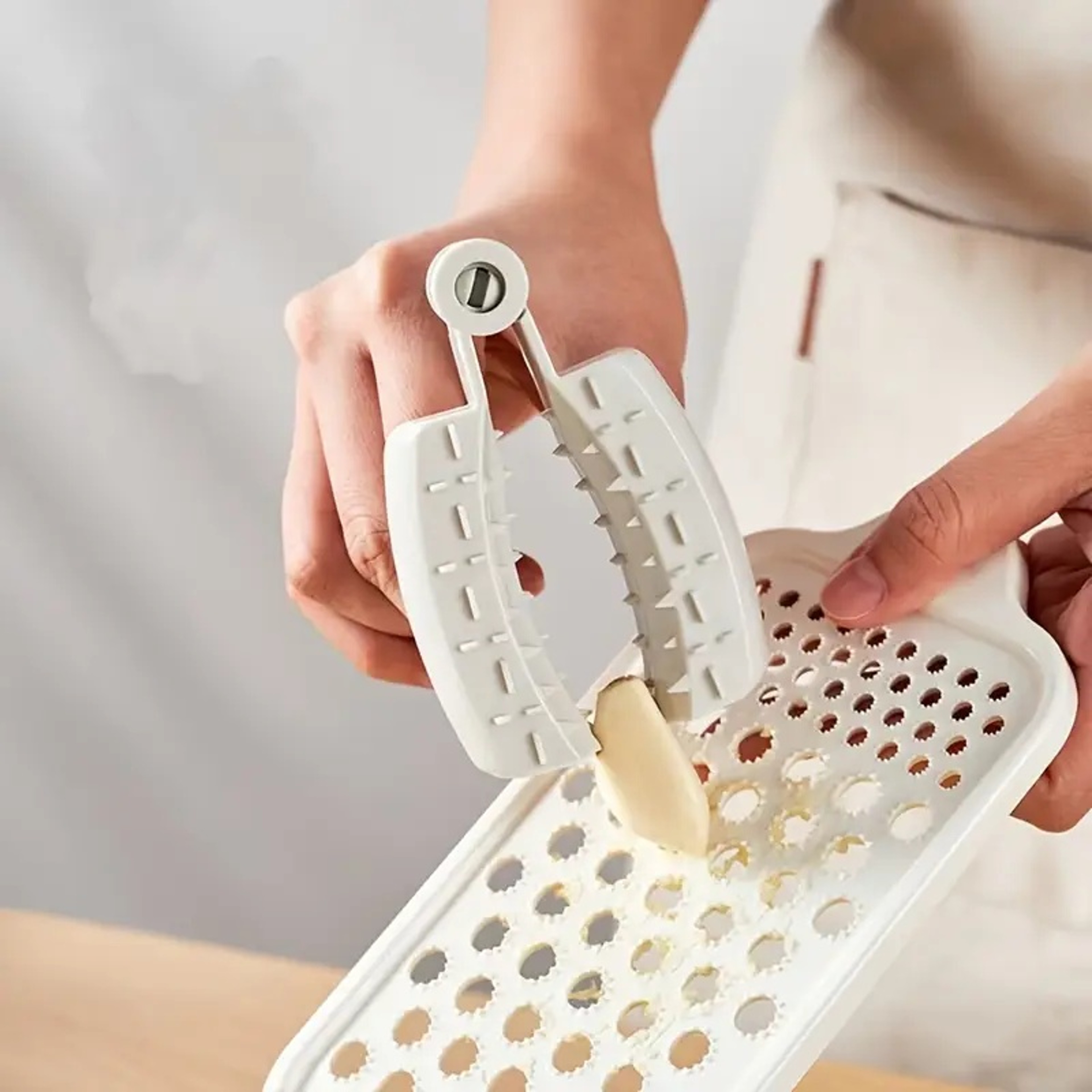 Cut Resistant Kitchen Hand Guard Vegetable Slicing Finger Protector – view 1