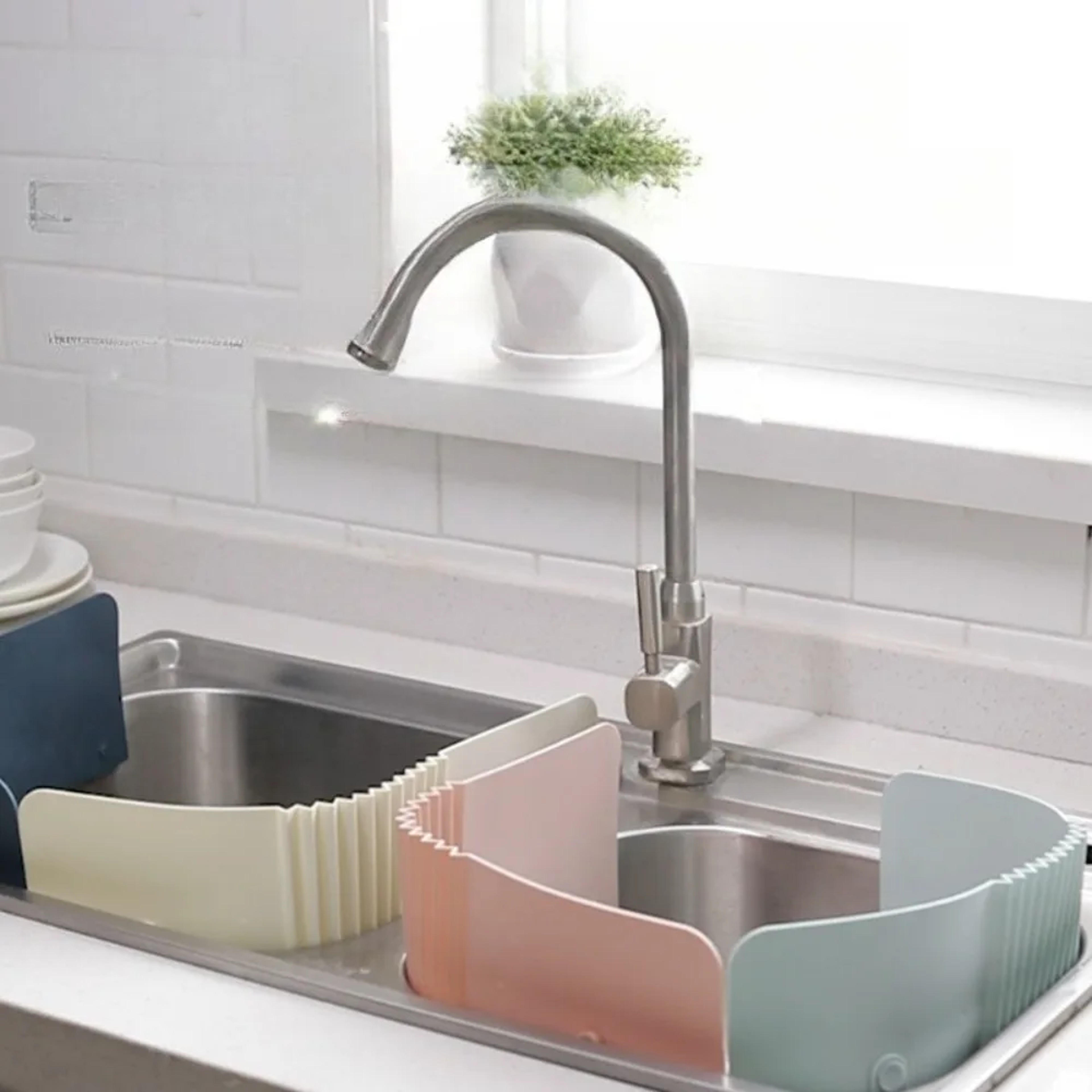 Adjustable Kitchen Sink Splash Guard And Drainage Board 2