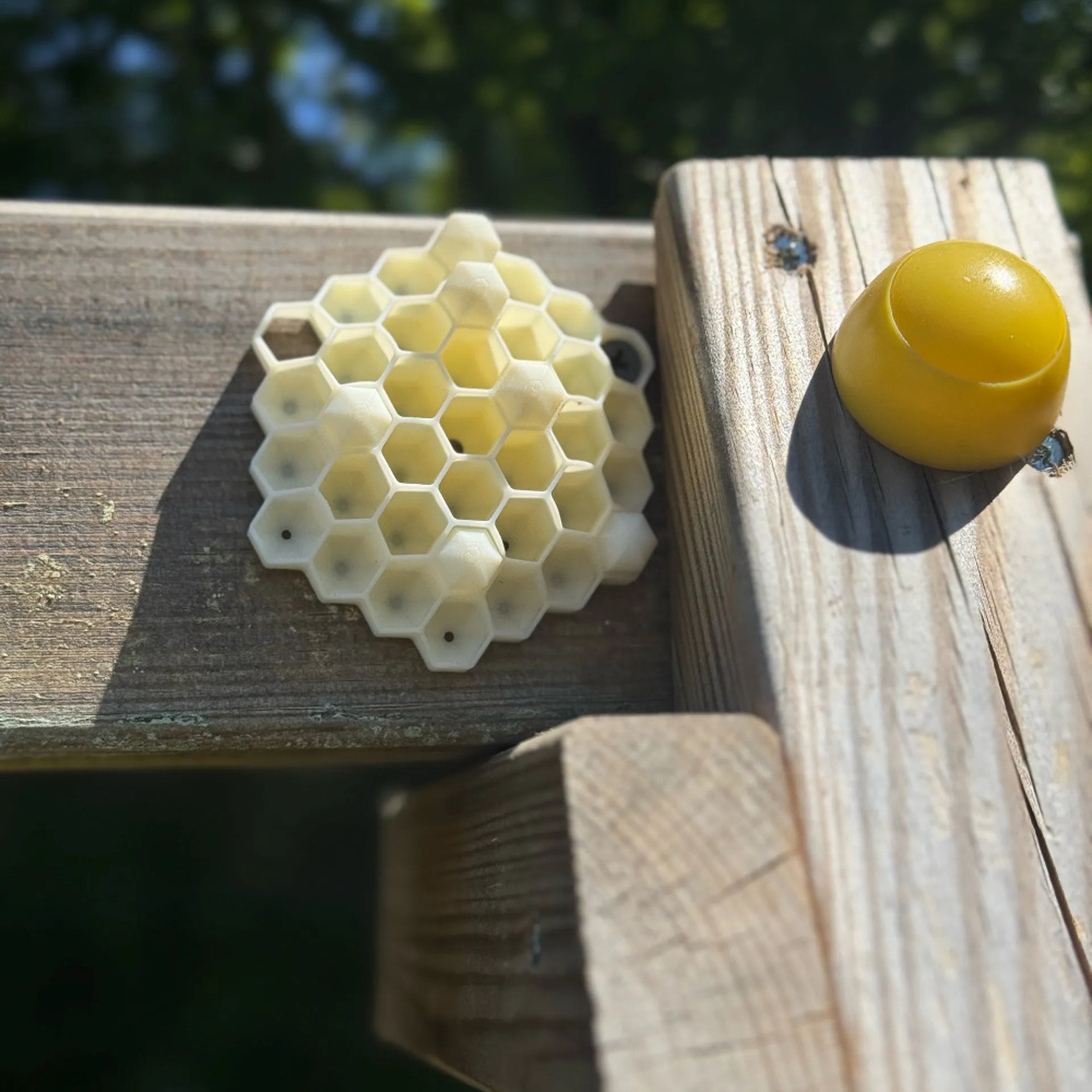 Realistic Wasp Deterrent Hanging Trap for Outdoor Garden Pest Control – view 2