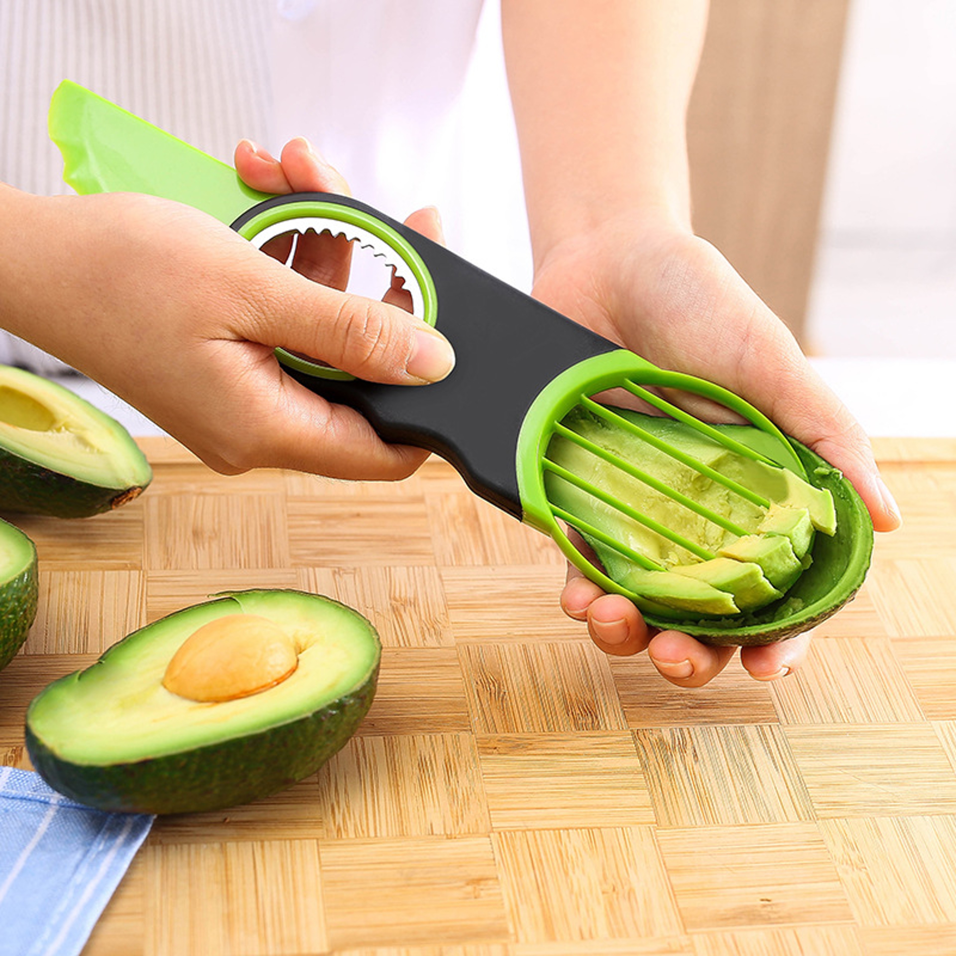 Avocado Tool With Slicer Pitter And Peeler For Easy Avocado Preparation 2