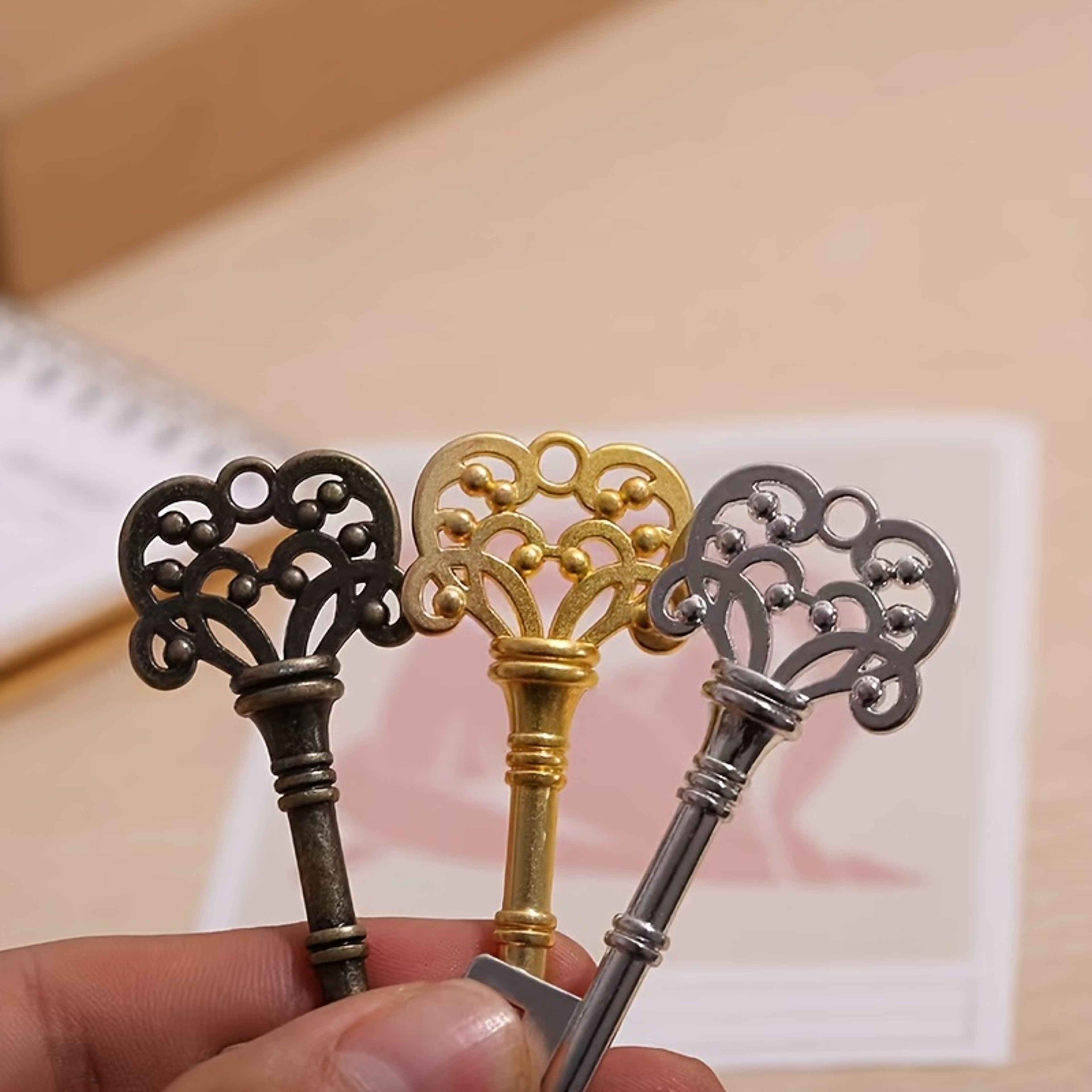 Retro Crown Key Bottle Opener Keychain Gift for Bars Homes and Parties – view 3